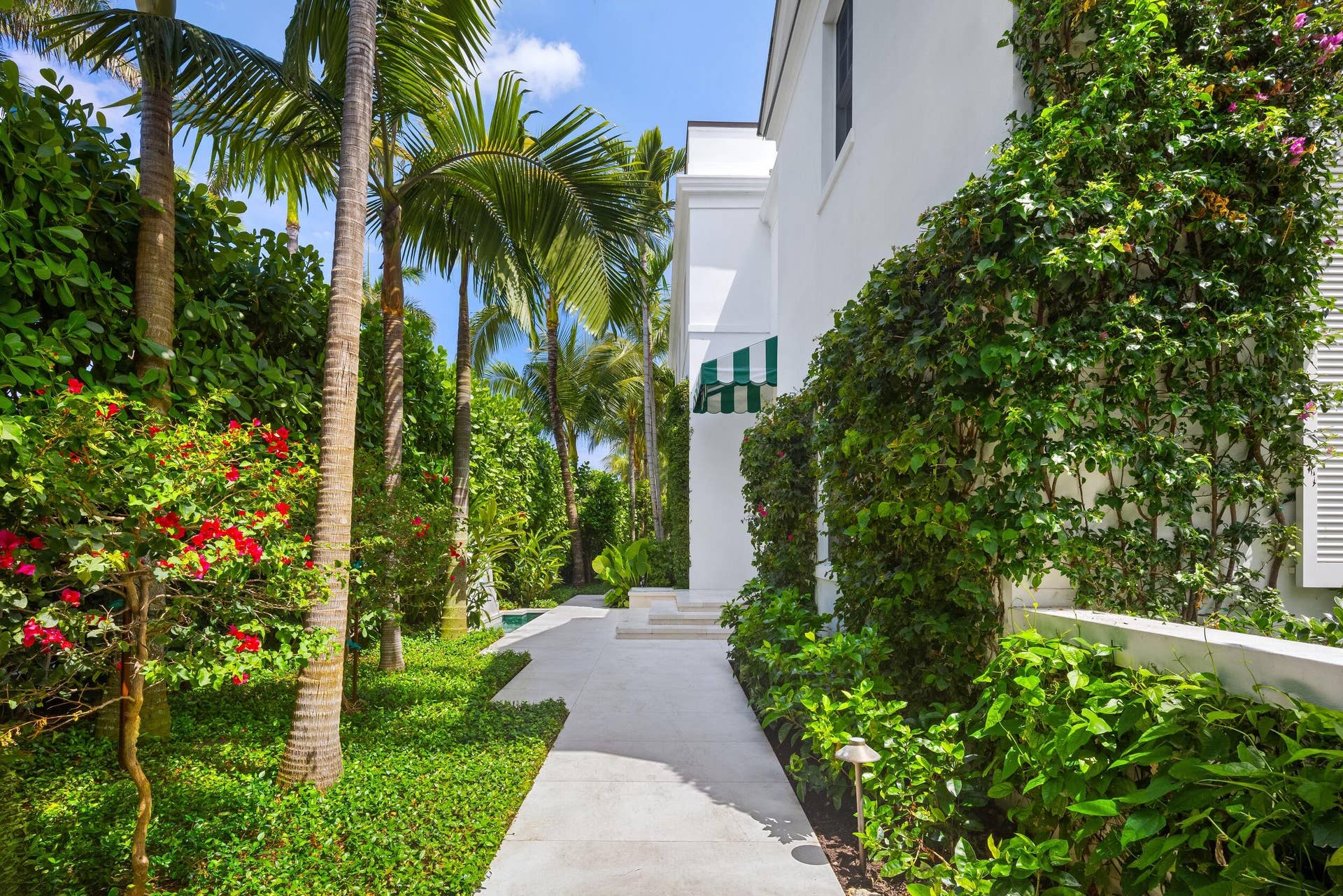 991 N Lake Way, Palm Beach, FL 33480 Front Entrance