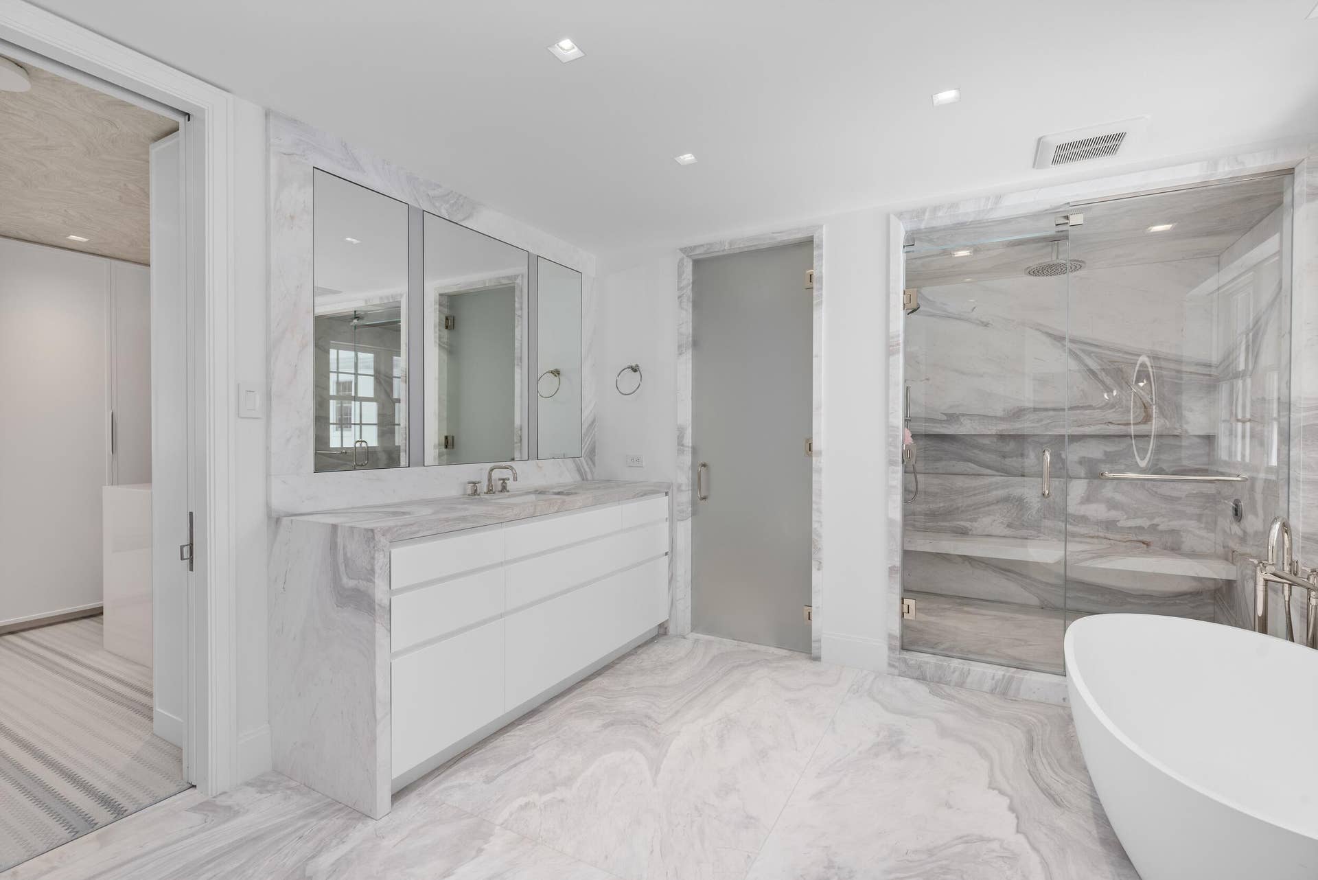 991 N Lake Way, Palm Beach, FL 33480 Primary Bath Hers