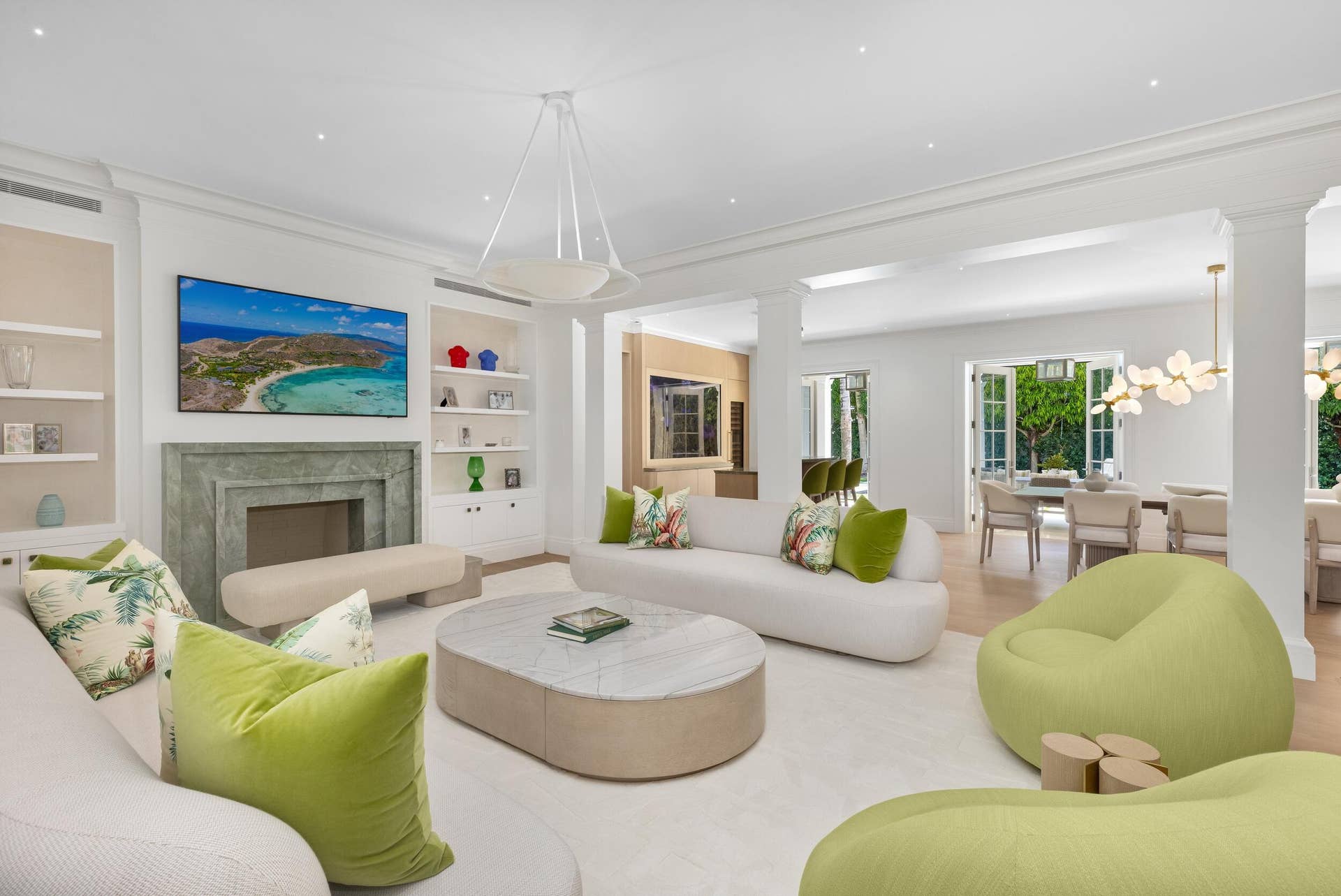 991 N Lake Way, Palm Beach, FL 33480 Living Area