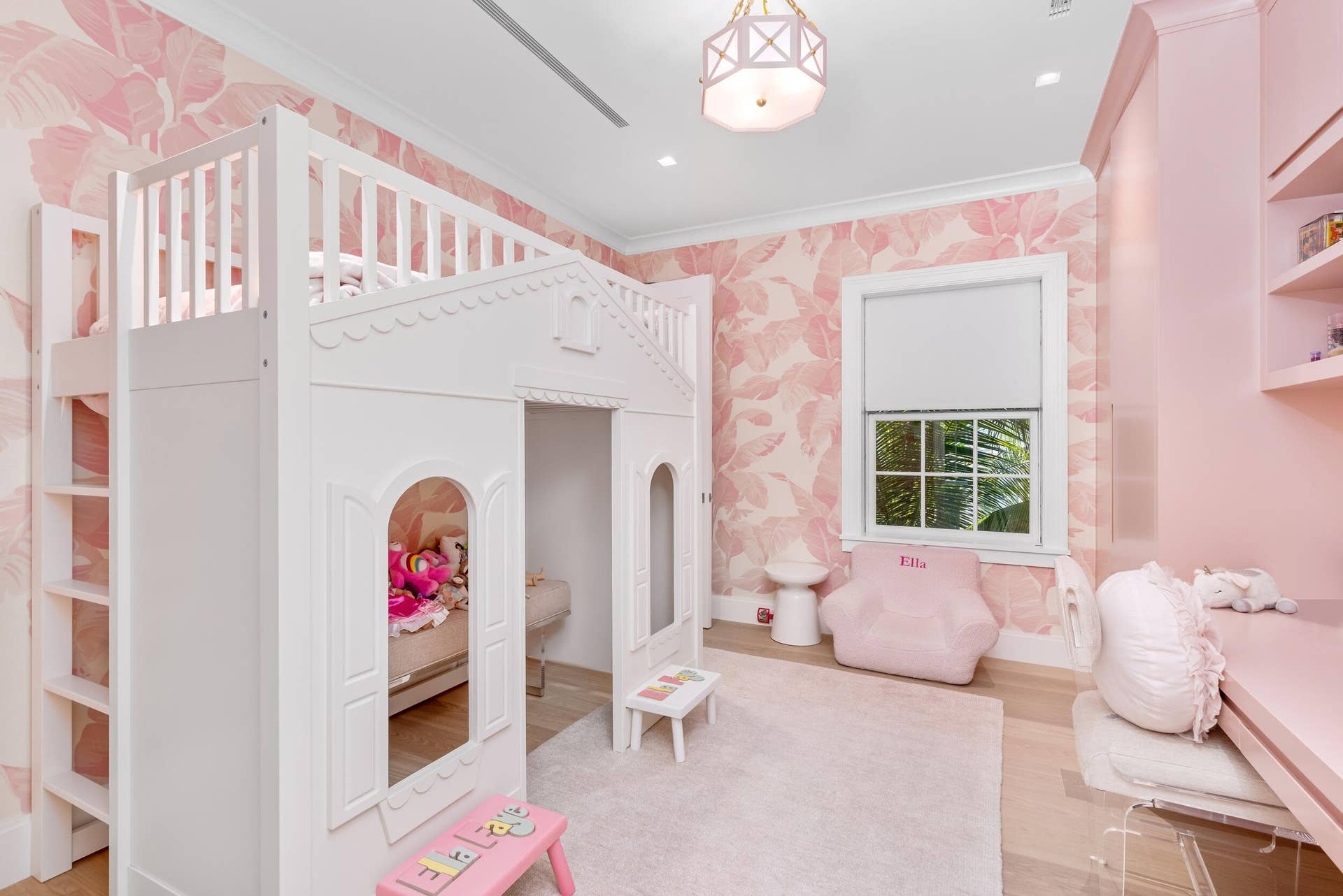 991 N Lake Way, Palm Beach, FL 33480 Guest Bed 1