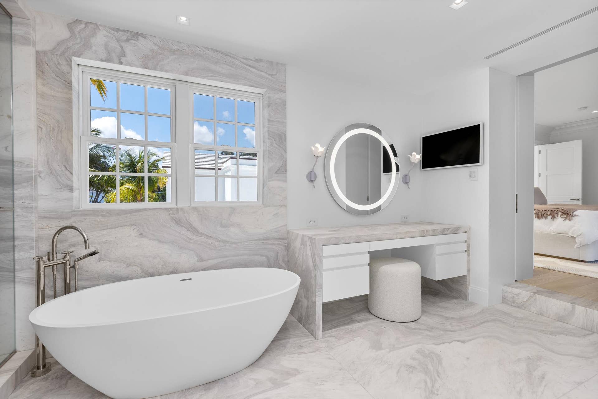 991 N Lake Way, Palm Beach, FL 33480 Primary Bath Hers