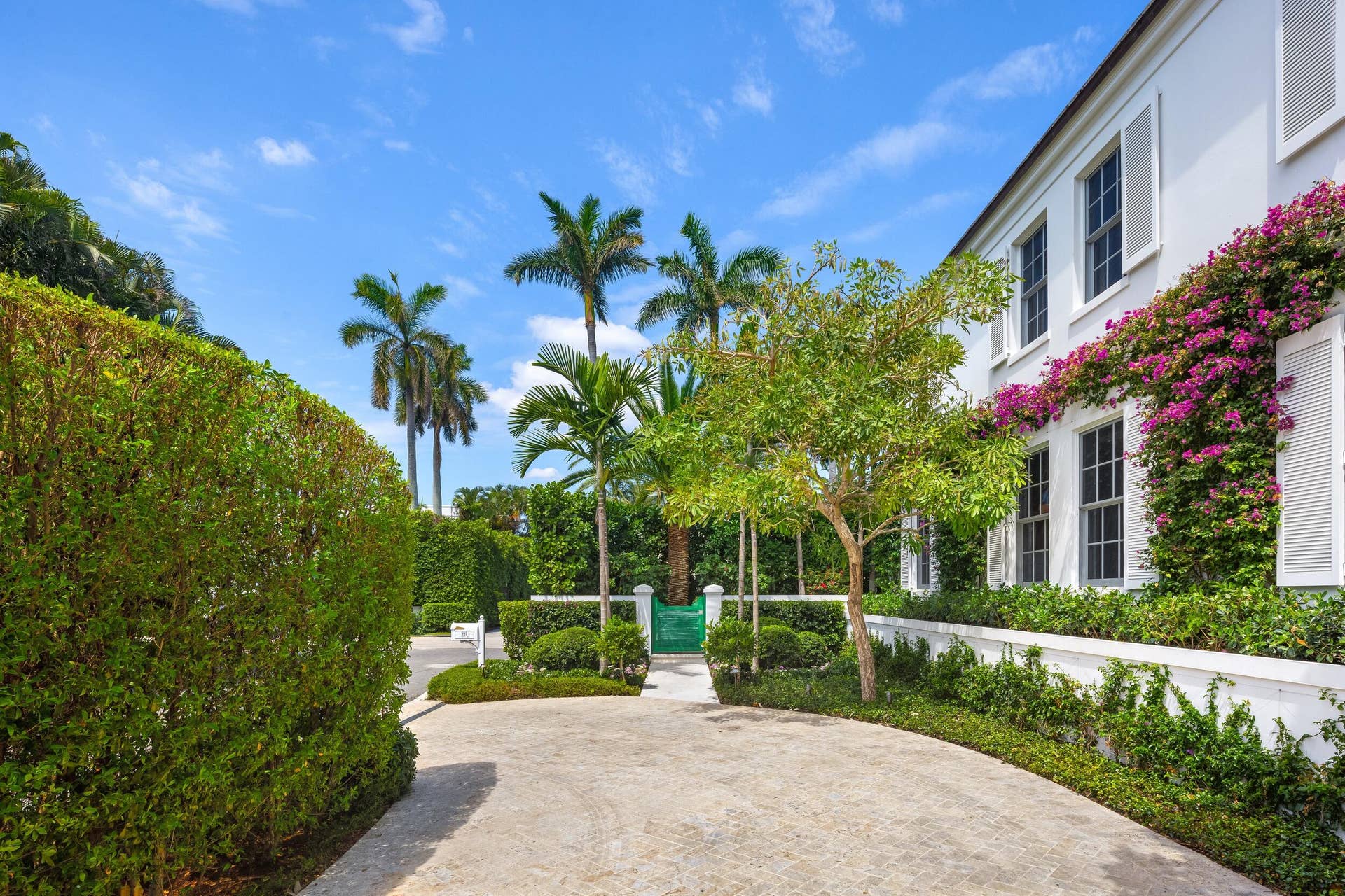 991 N Lake Way, Palm Beach, FL 33480 Front Driveway
