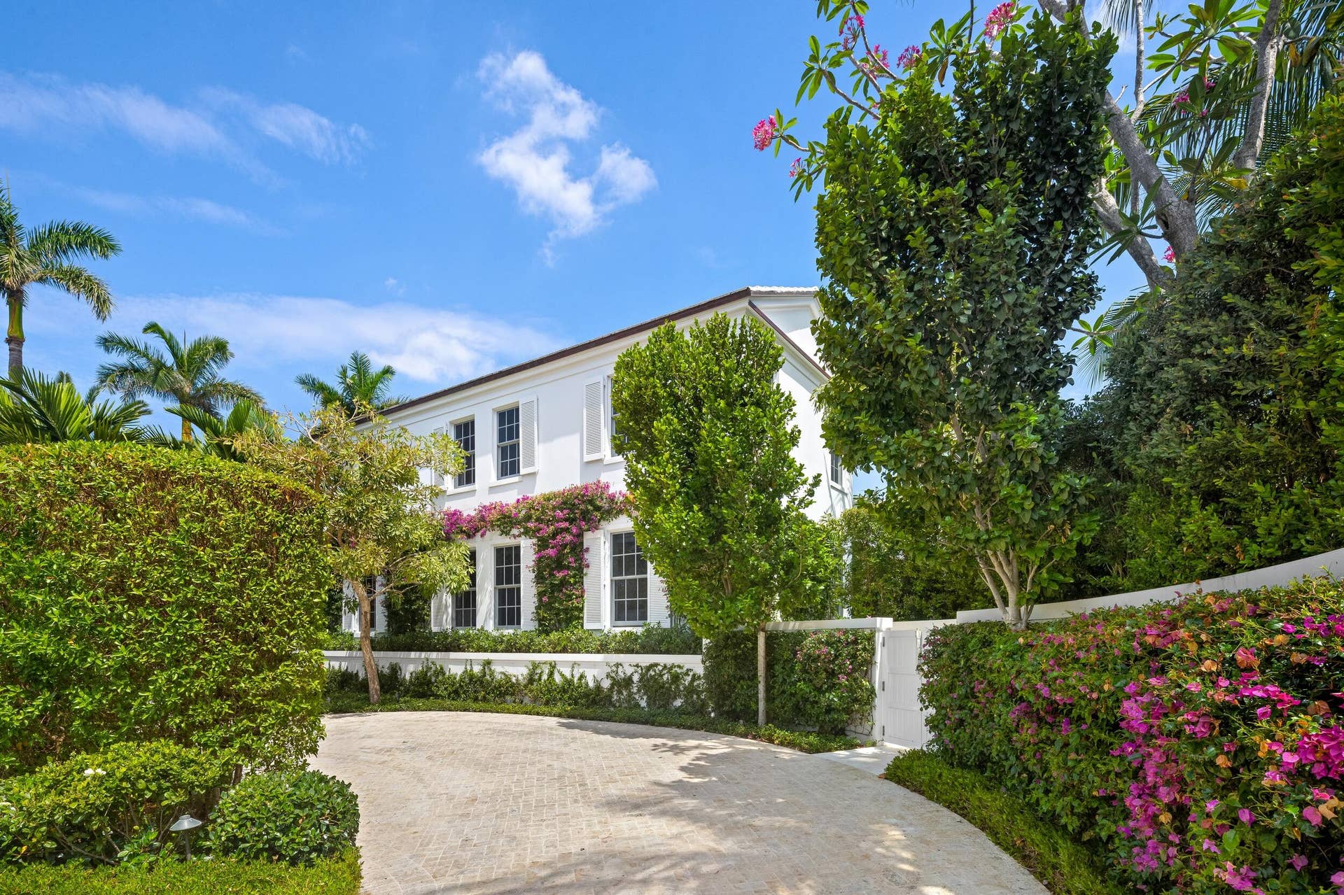 991 N Lake Way, Palm Beach, FL 33480 Front Driveway