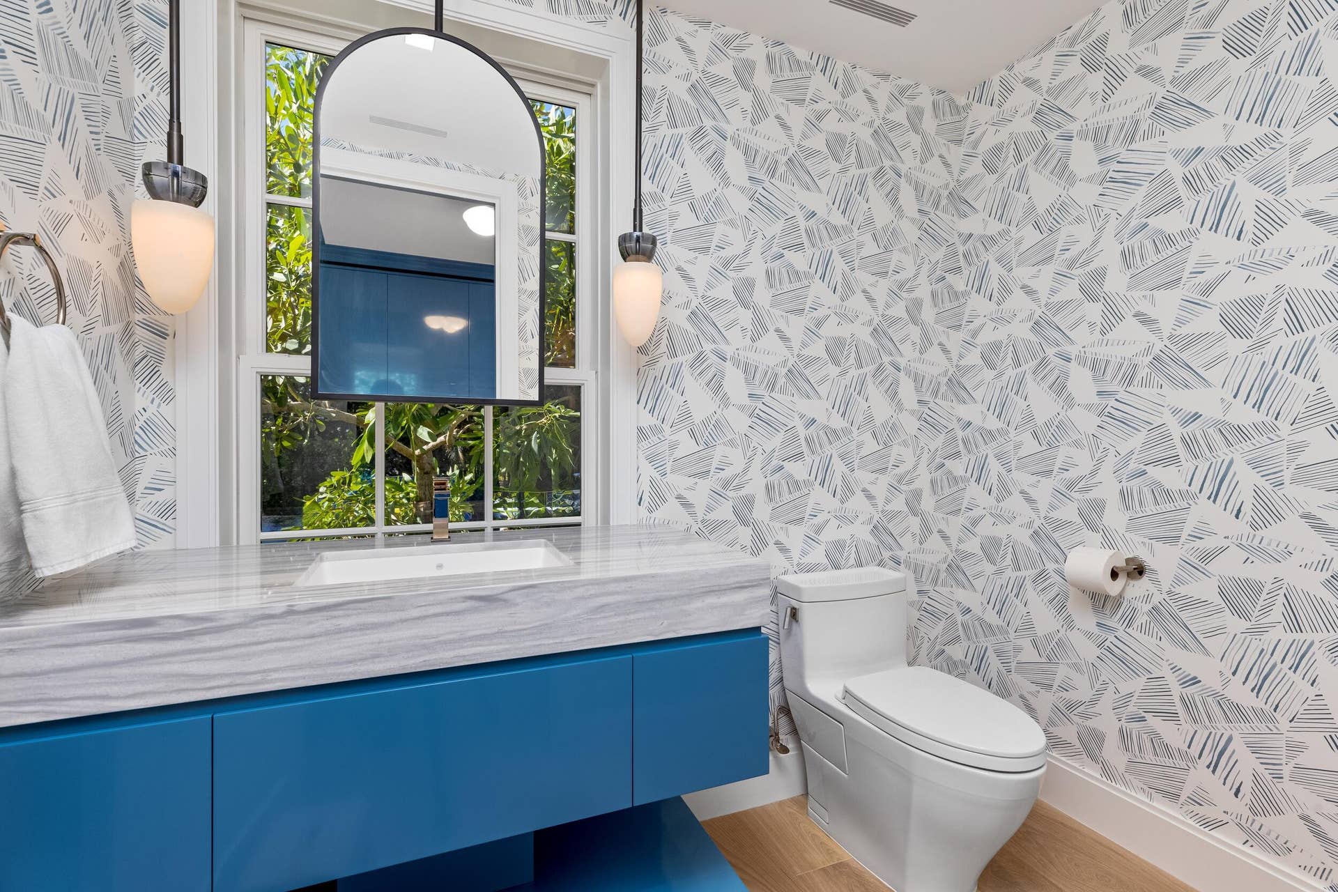 991 N Lake Way, Palm Beach, FL 33480 Powder Room 1
