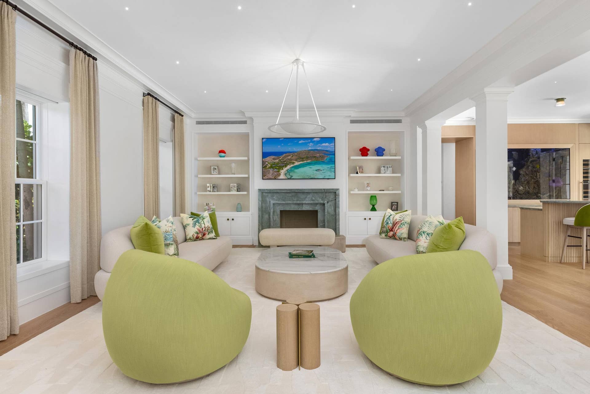 991 N Lake Way, Palm Beach, FL 33480 Living Area