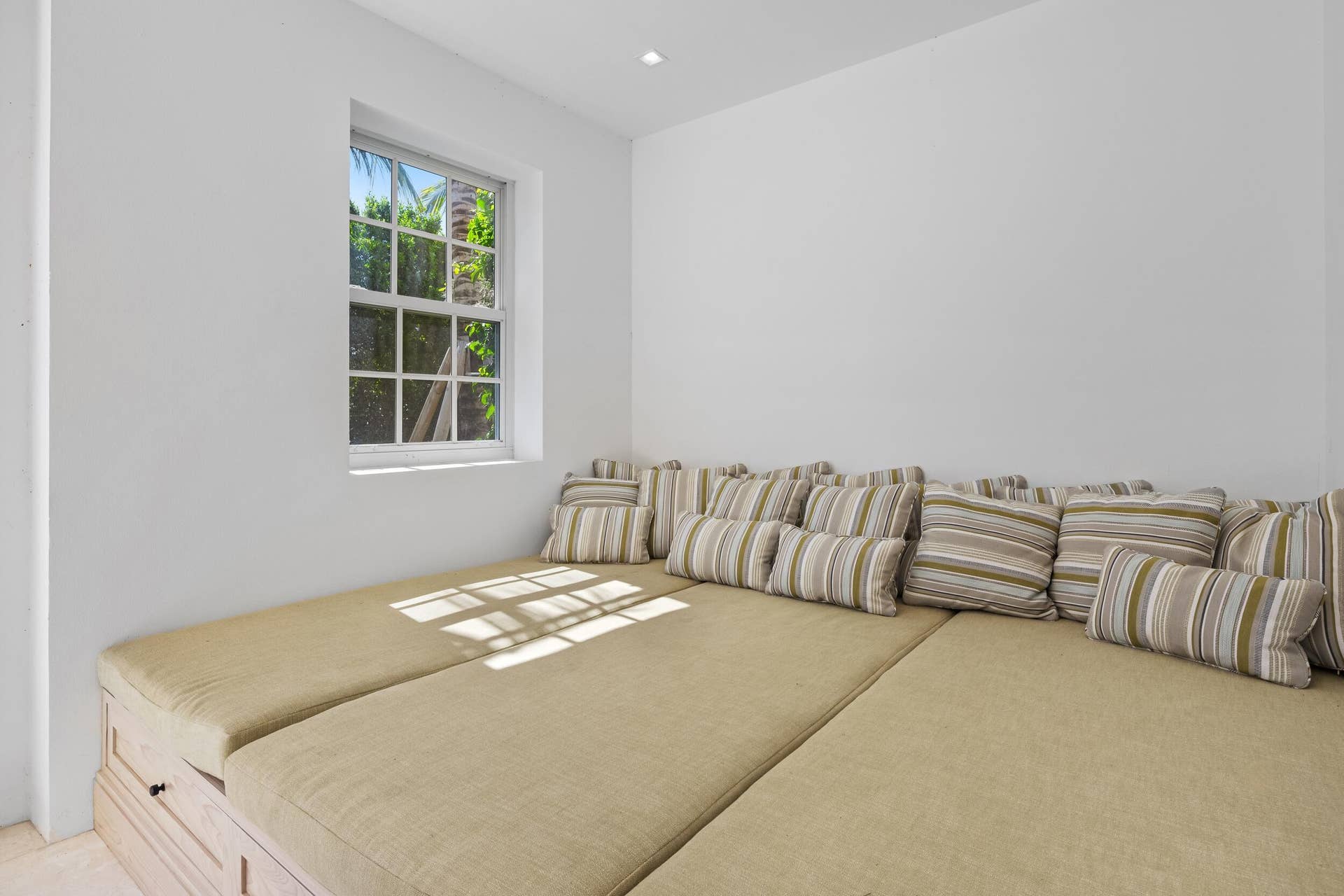991 N Lake Way, Palm Beach, FL 33480 Loggia 5