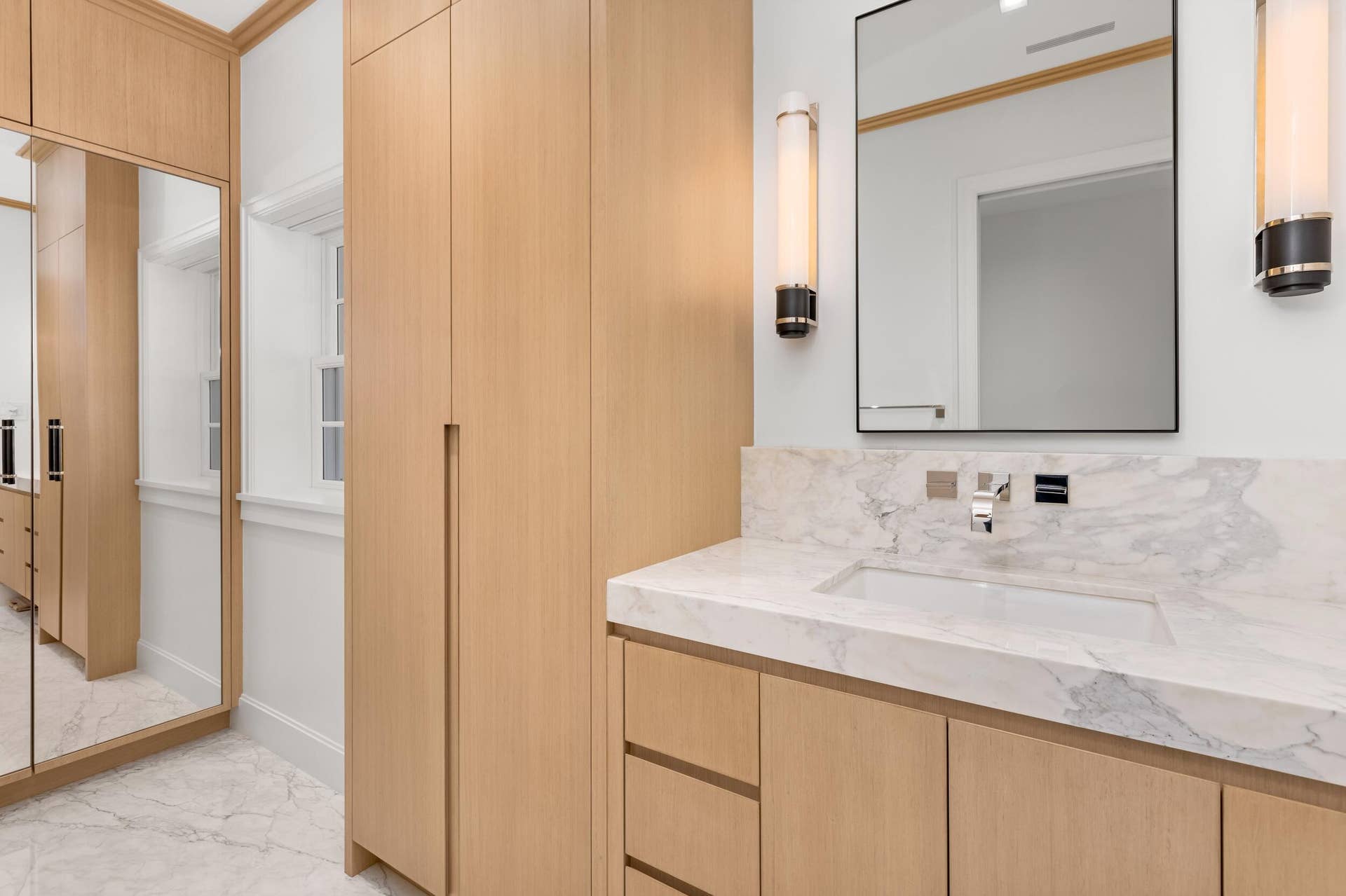 991 N Lake Way, Palm Beach, FL 33480 Primary Bath His