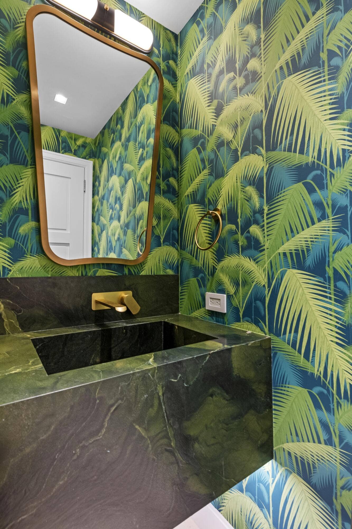 991 N Lake Way, Palm Beach, FL 33480 Powder Room 2