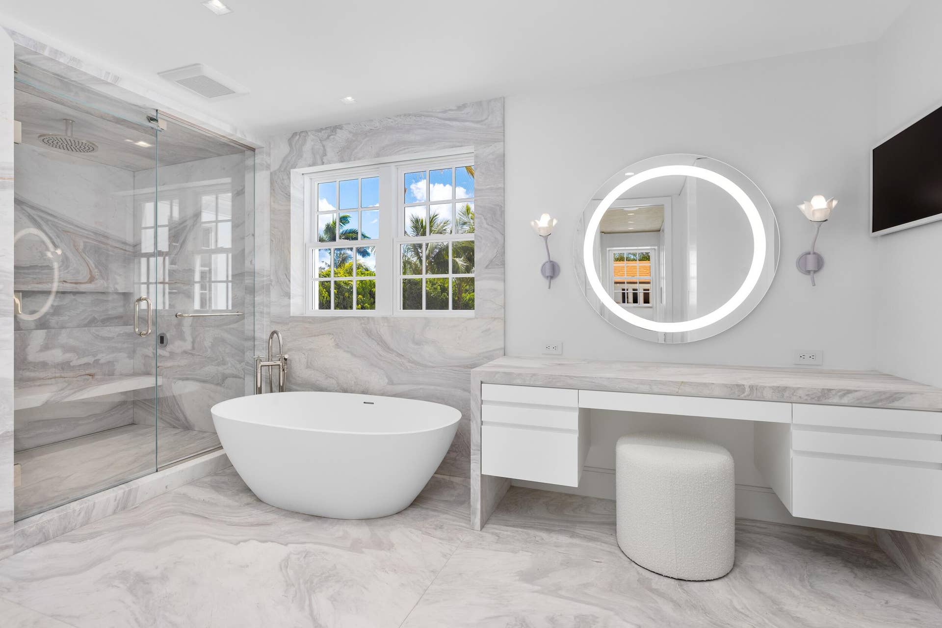 991 N Lake Way, Palm Beach, FL 33480 Primary Bath Hers