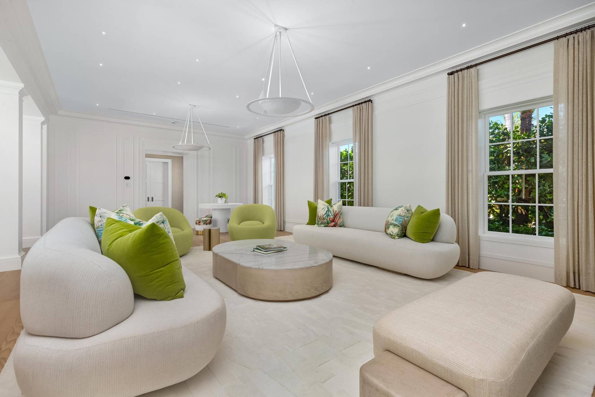 991 N Lake Way, Palm Beach, FL 33480 Living Area