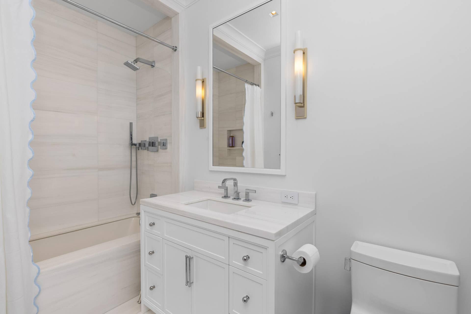 991 N Lake Way, Palm Beach, FL 33480 Guest Bath 1