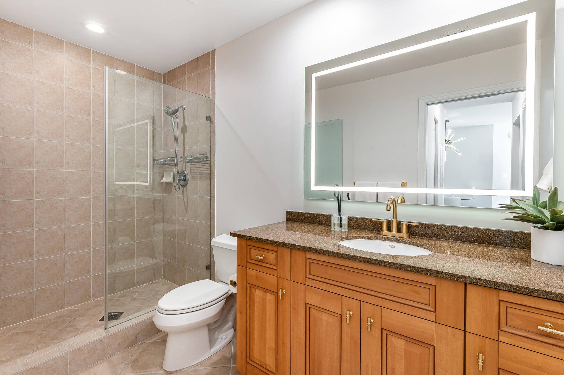 347 N New River Drive E, Fort Lauderdale, FL 33301 Guest Bathroom