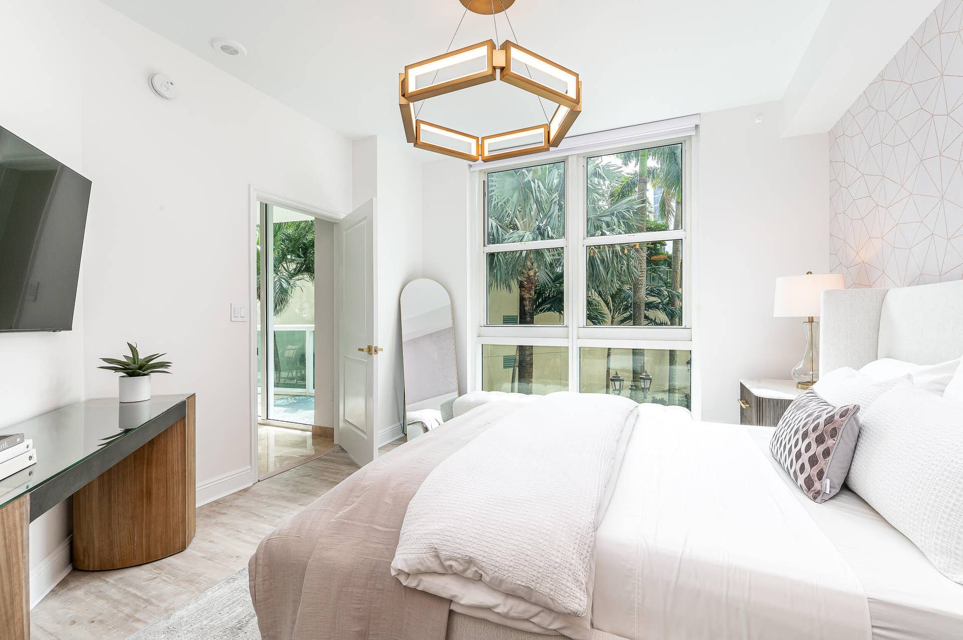 347 N New River Drive E, Fort Lauderdale, FL 33301 Primary Suite