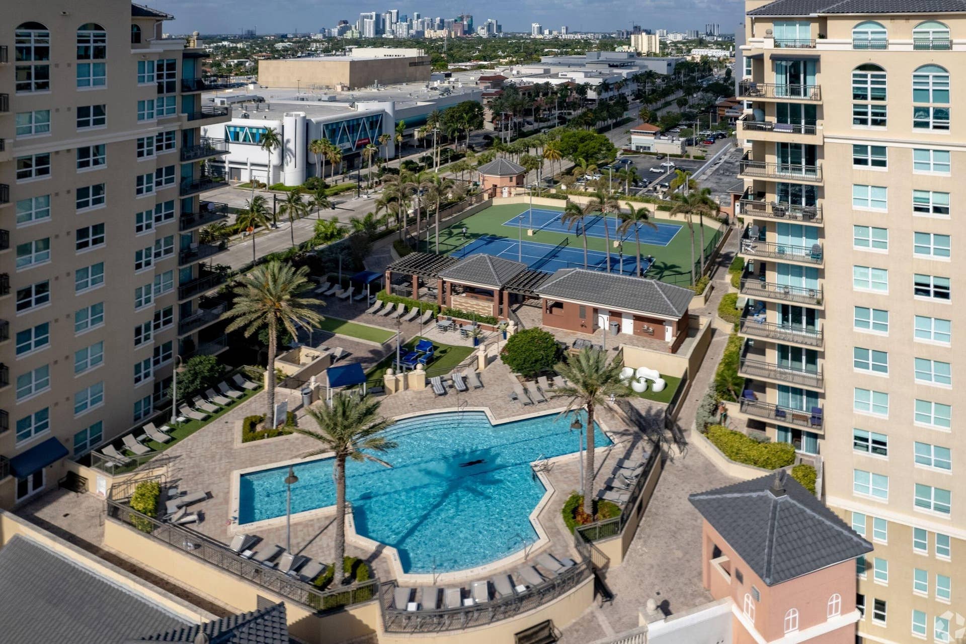 1030 Seminole Drive, #1460, Fort Lauderdale, FL 33304 Sunrise Harbor POOL