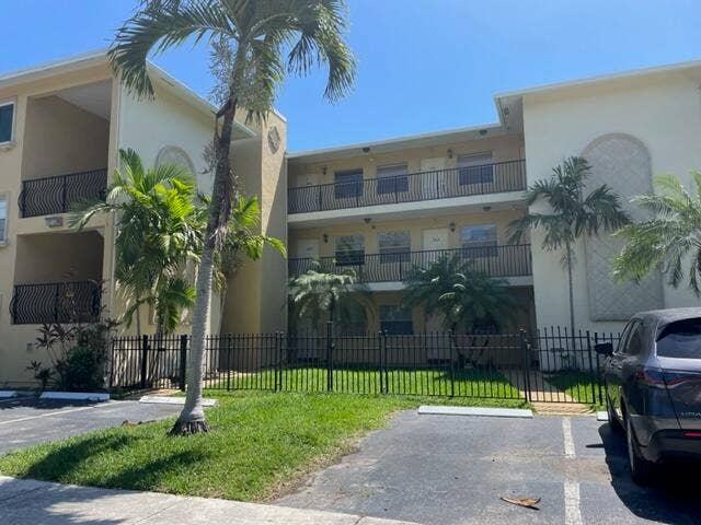 901 NE 3rd Street, #203, Fort Lauderdale, FL 33301 IMG_2307