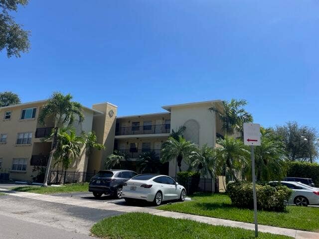 901 NE 3rd Street, #203, Fort Lauderdale, FL 33301 IMG_2313