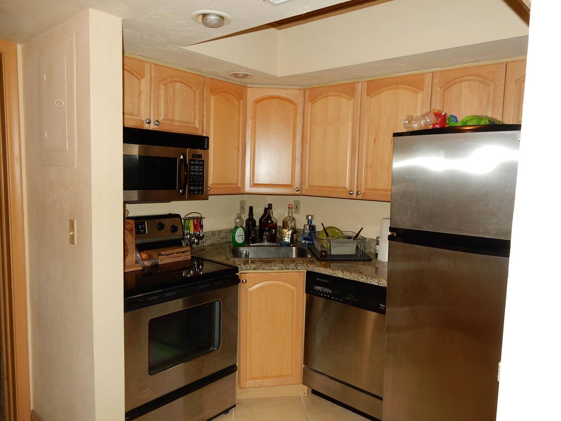 901 NE 3rd Street, #203, Fort Lauderdale, FL 33301 Kitchen