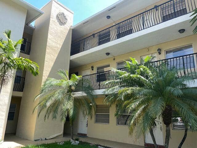901 NE 3rd Street, #203, Fort Lauderdale, FL 33301 IMG_2348