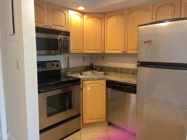 901 NE 3rd Street, #203, Fort Lauderdale, FL 33301 IMG_2363