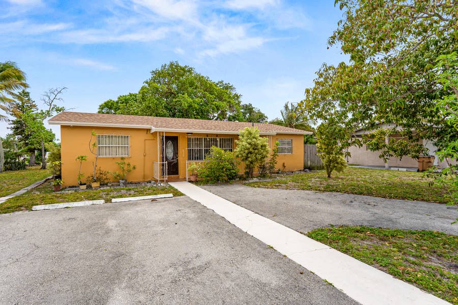 Property photo for 610 SW 10th Court, Deerfield Beach, FL