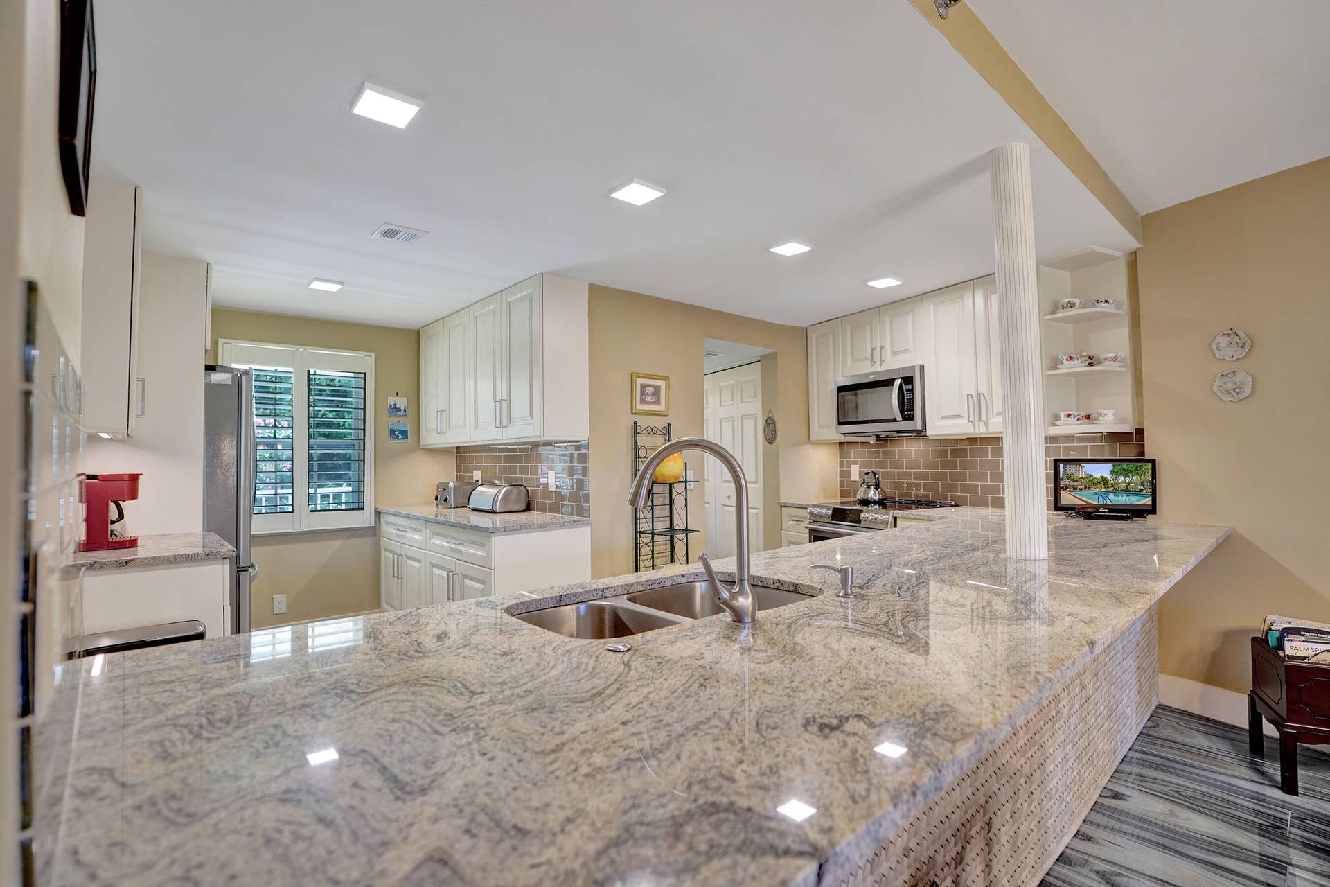 3499 Oaks Way, #Unit 205, Pompano Beach, FL 33069 DSC00180
