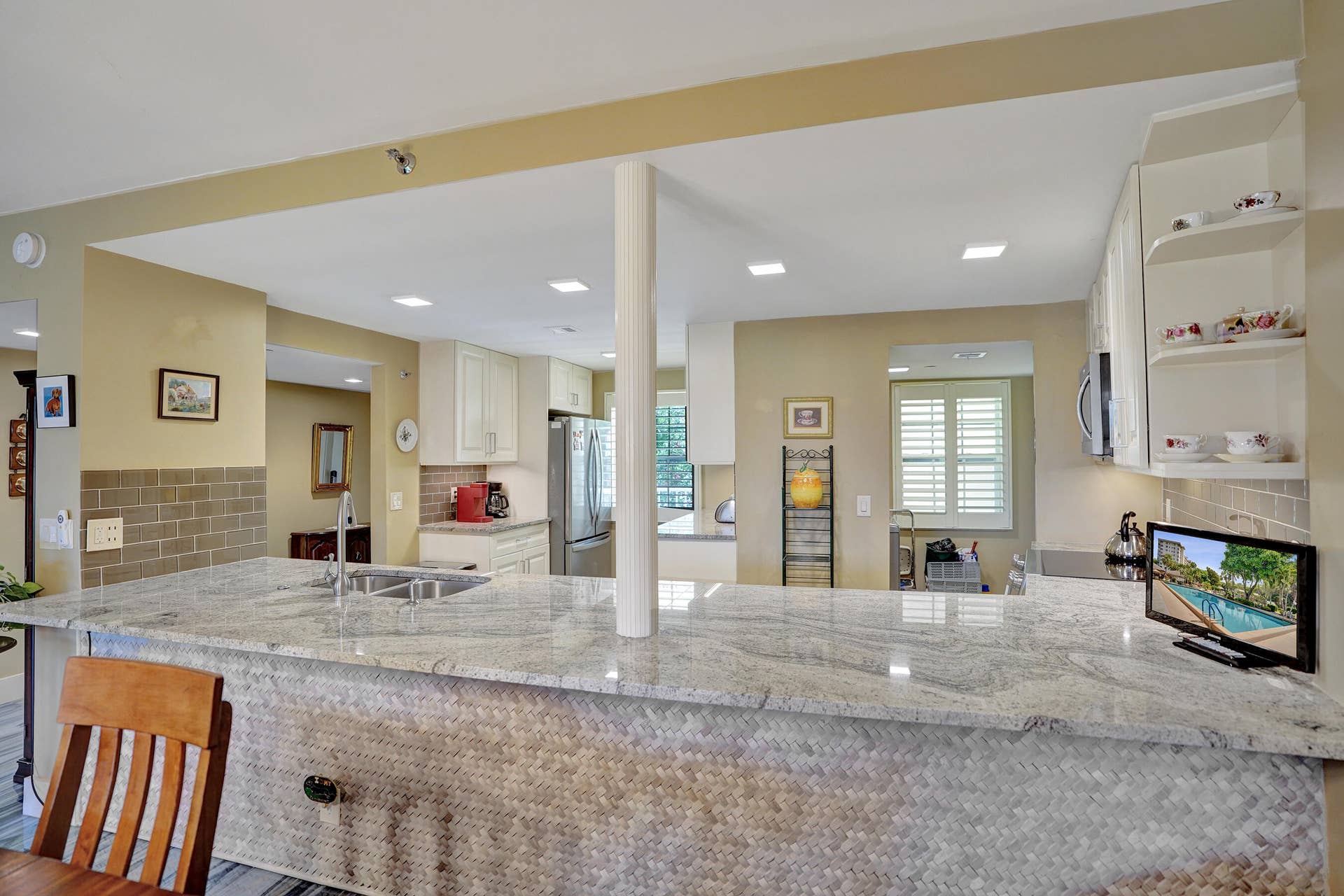3499 Oaks Way, #Unit 205, Pompano Beach, FL 33069 Wide open kitchen to living/dining areas