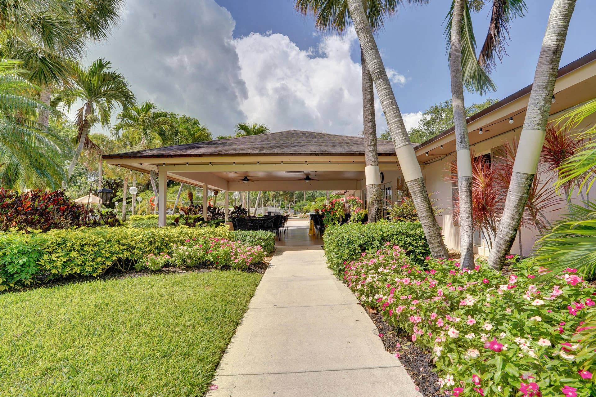 3499 Oaks Way, #Unit 205, Pompano Beach, FL 33069 Resort-like Grounds