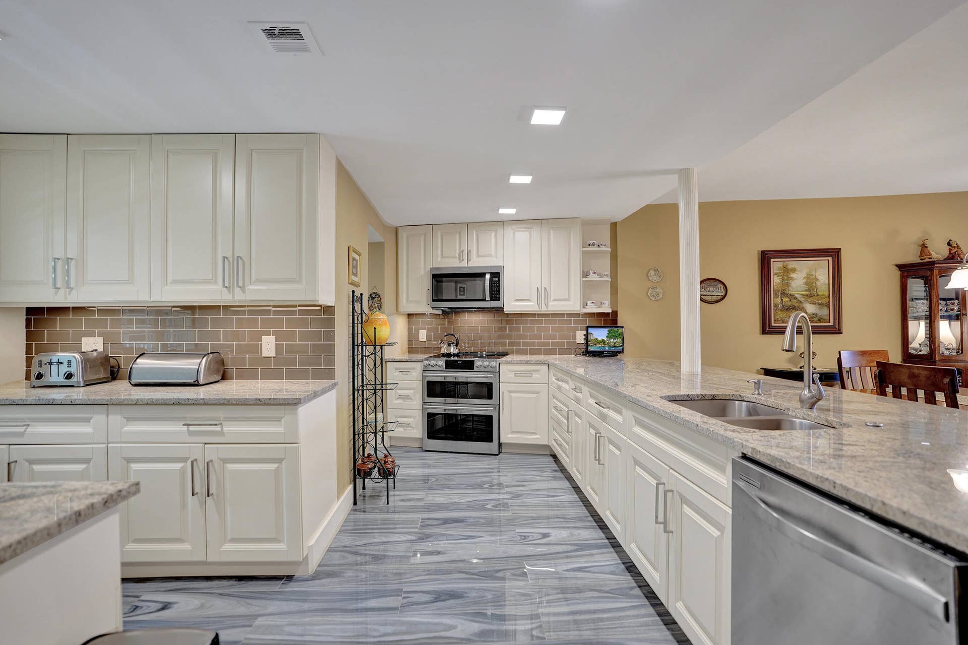3499 Oaks Way, #Unit 205, Pompano Beach, FL 33069 Chef's Kitchen with place for everything
