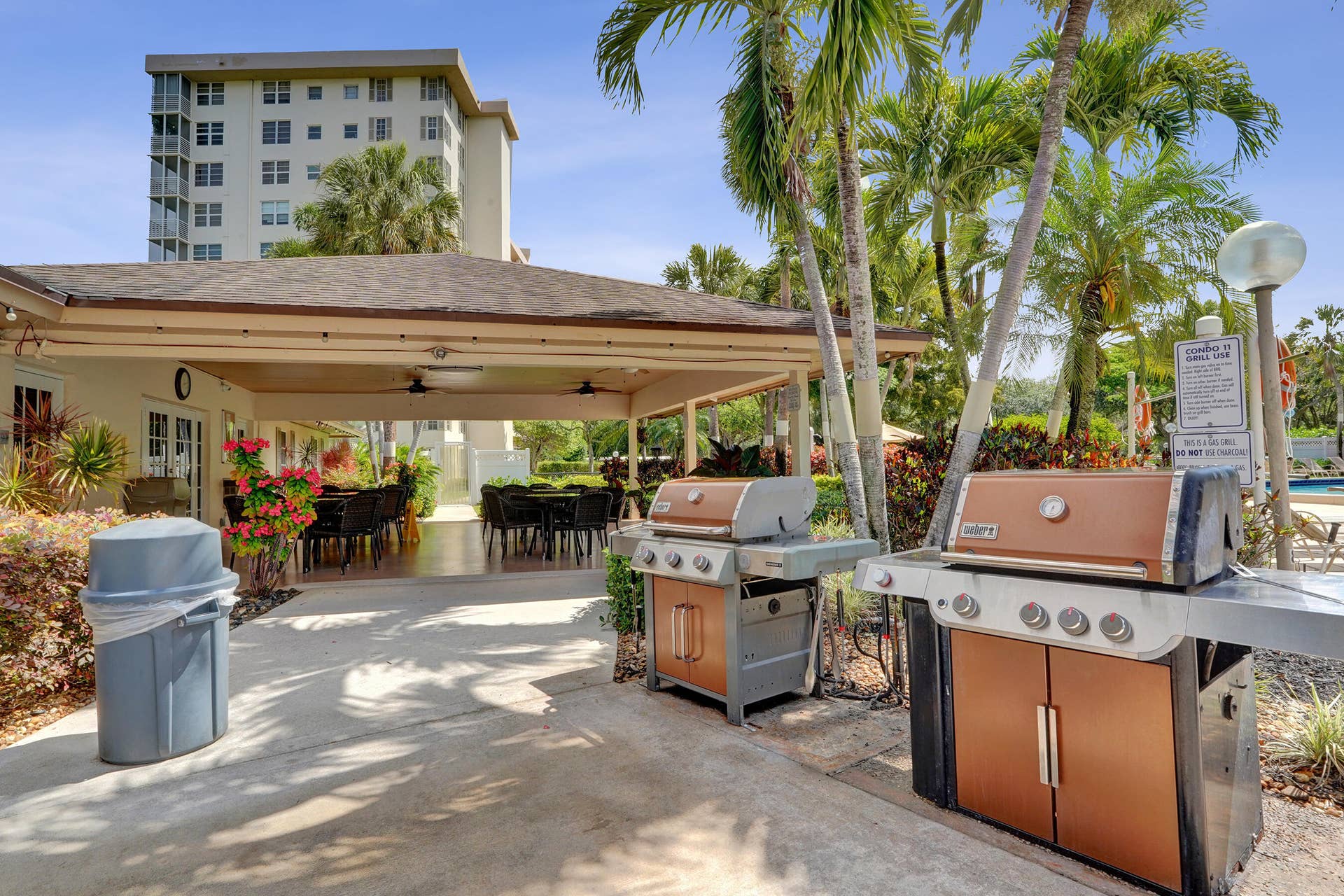 3499 Oaks Way, #Unit 205, Pompano Beach, FL 33069 Enjoy outdoor dining/cooking