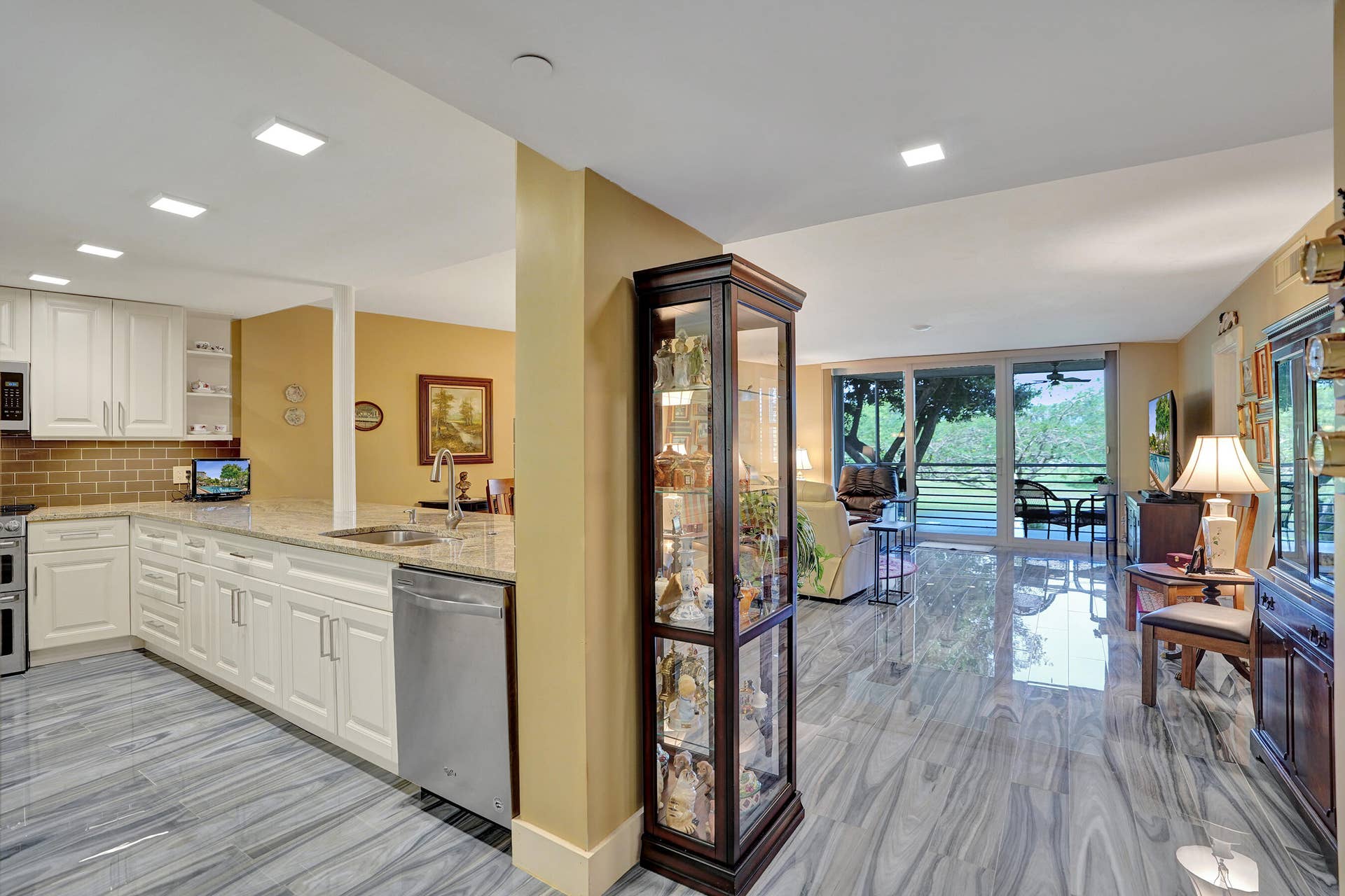 3499 Oaks Way, #Unit 205, Pompano Beach, FL 33069 All updated and pristine. Beyond Move-in ready