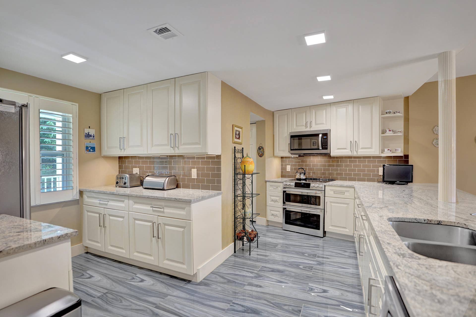 3499 Oaks Way, #Unit 205, Pompano Beach, FL 33069 DSC00141