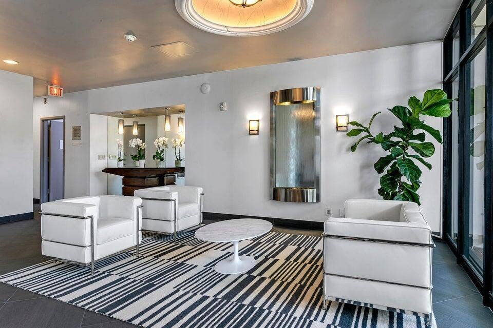 LOBBY LINCOLN