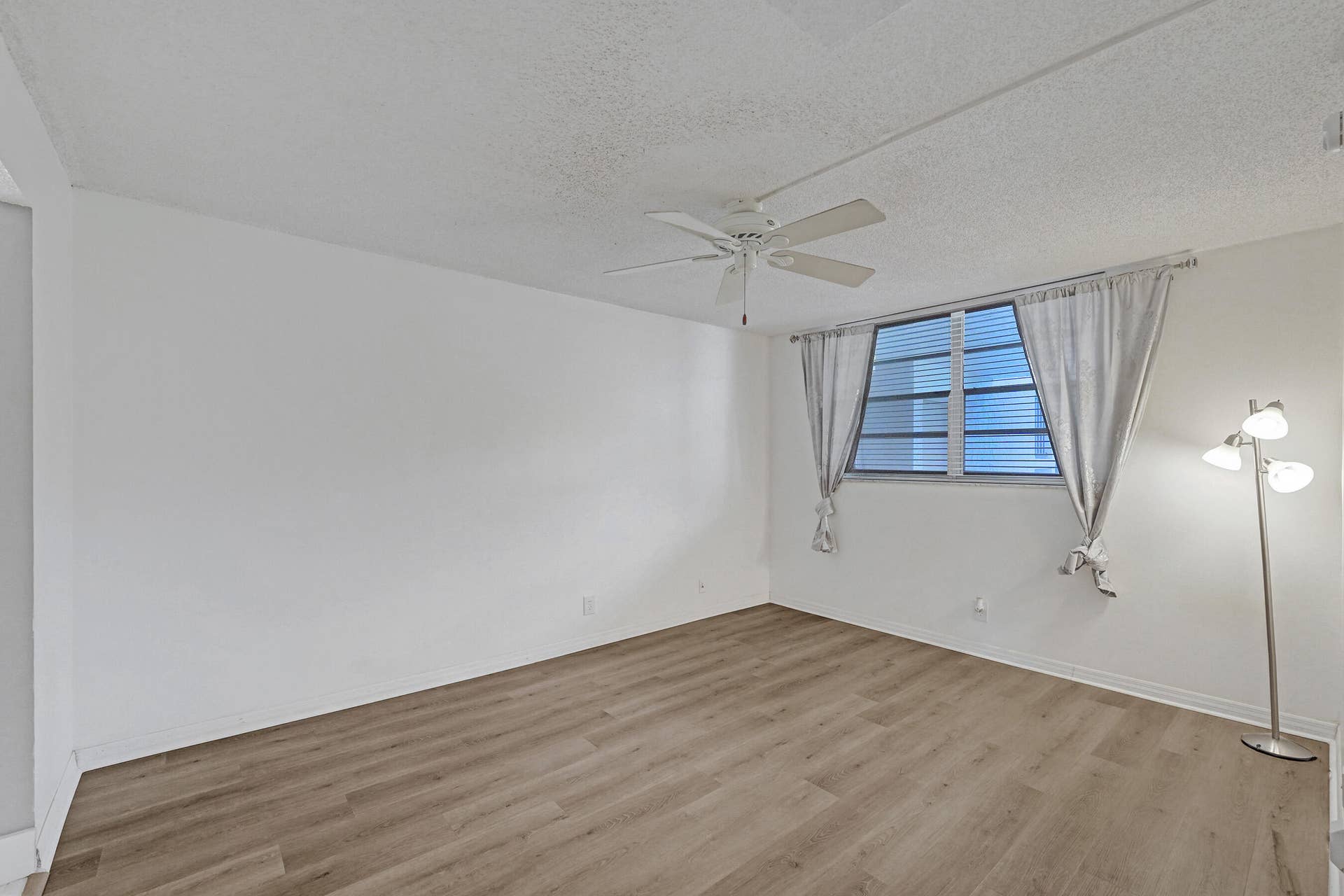 9470 Poinciana Place, #308, Davie, FL 33324 DSC09880