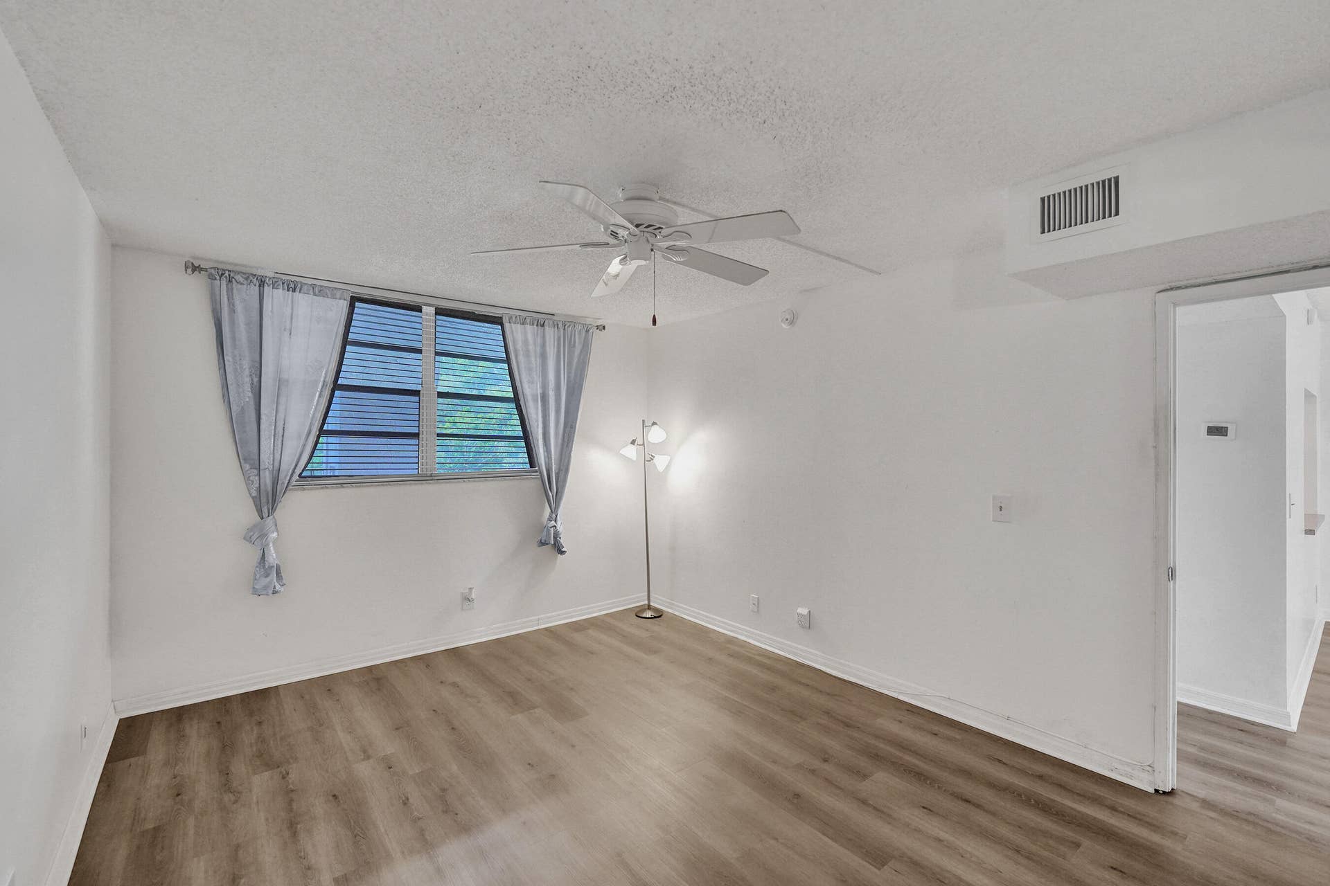 9470 Poinciana Place, #308, Davie, FL 33324 DSC09883