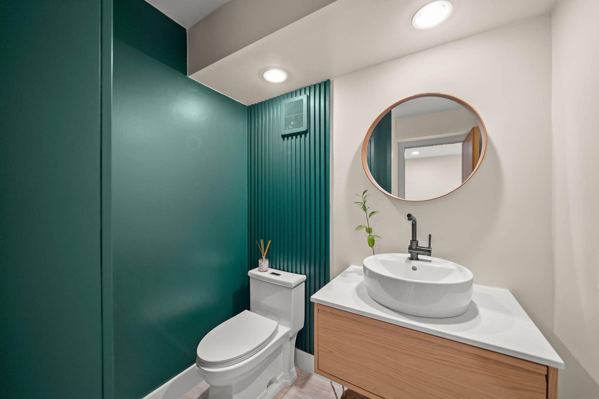 16300 Golf Club Road, Weston, FL 33326 Powder room