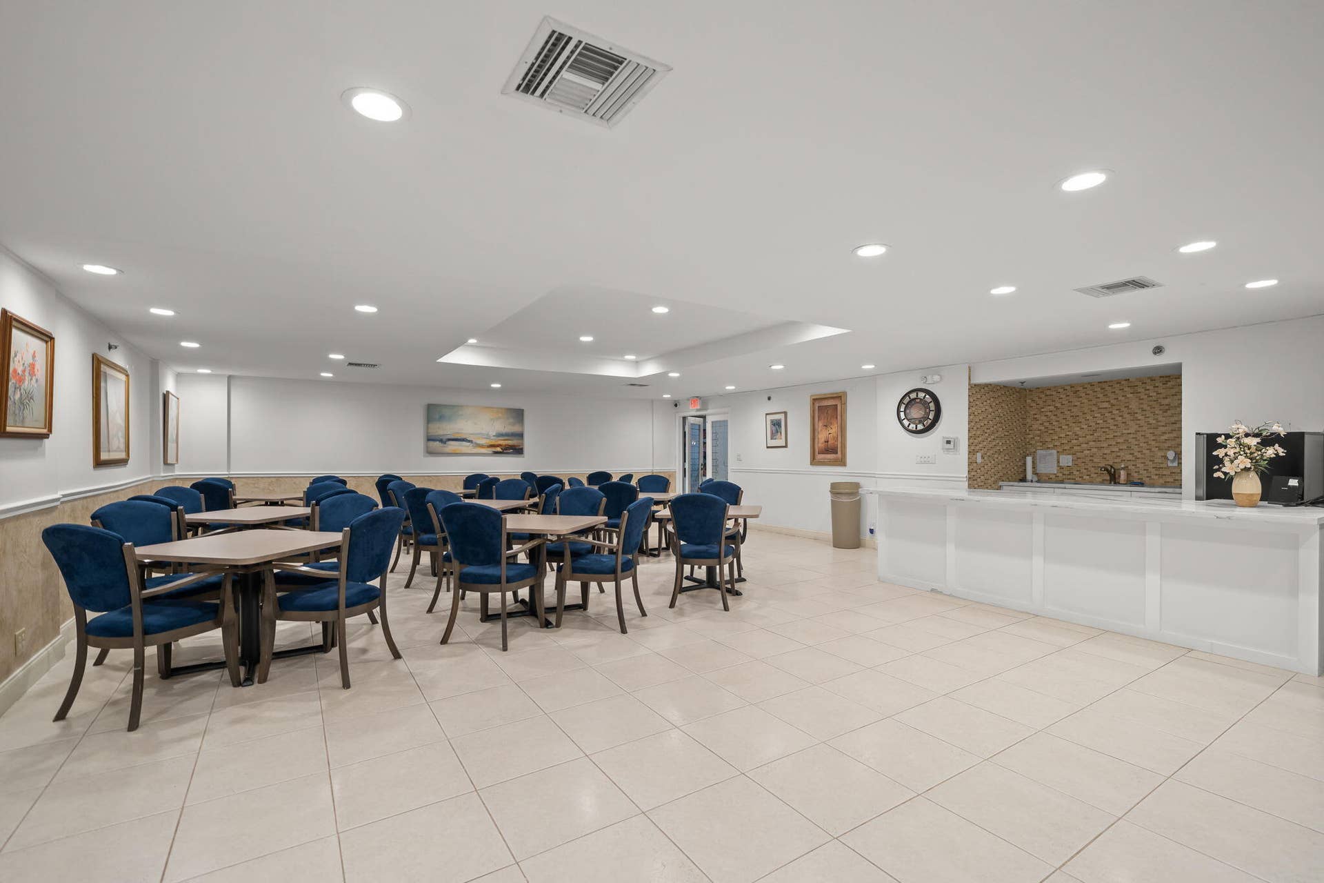 16300 Golf Club Road, Weston, FL 33326 Social room for private use