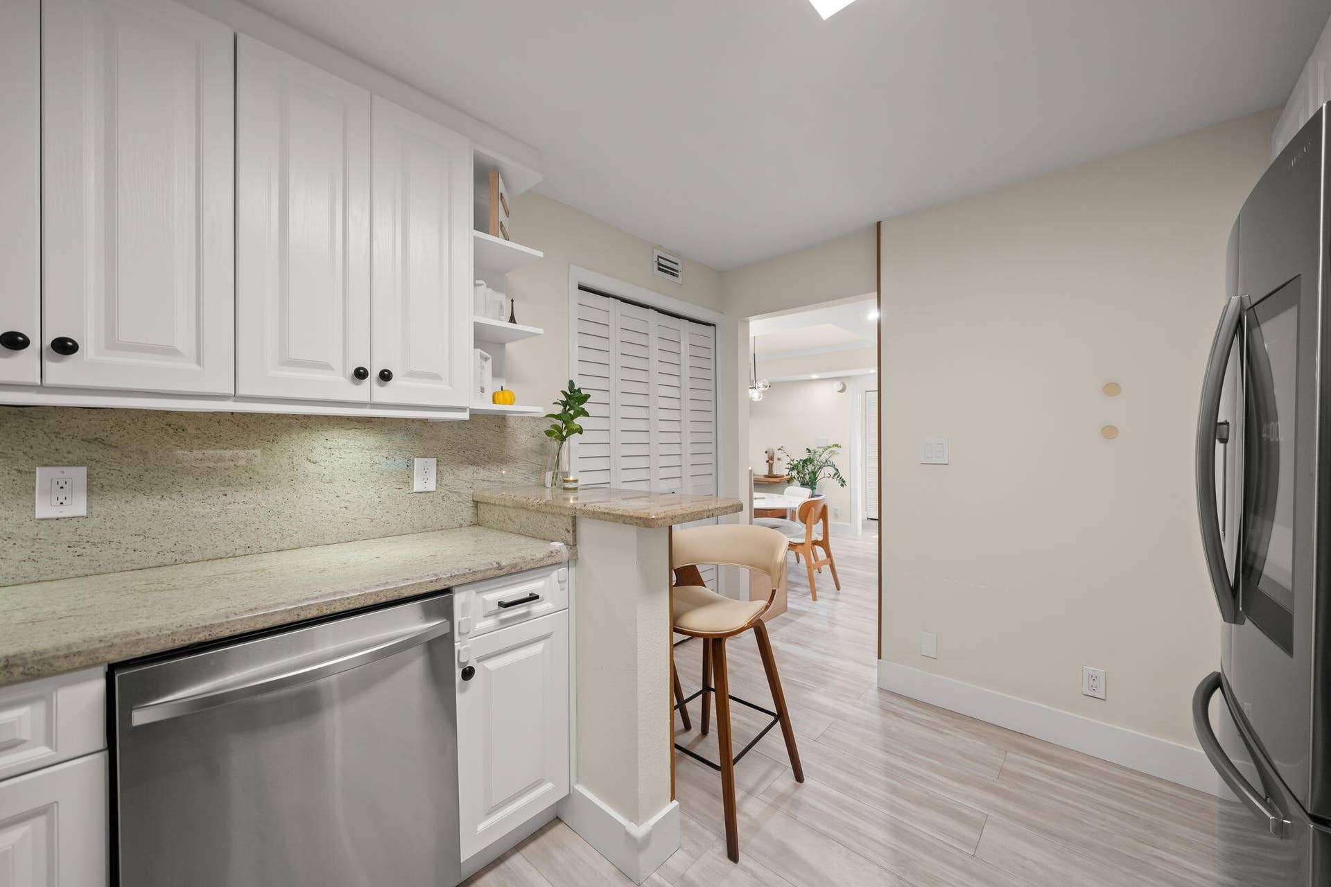 16300 Golf Club Road, Weston, FL 33326 Premium stone countertops