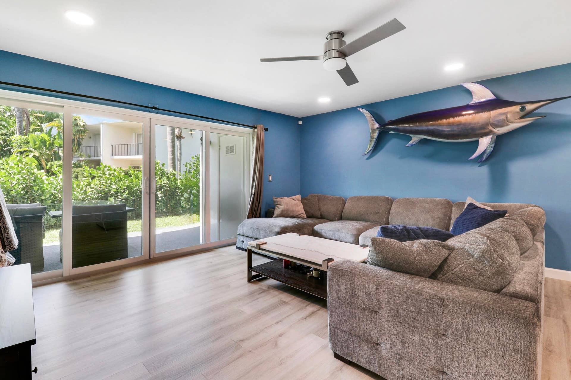 384 Golfview Road, #D, North Palm Beach, FL 33408 Living Room