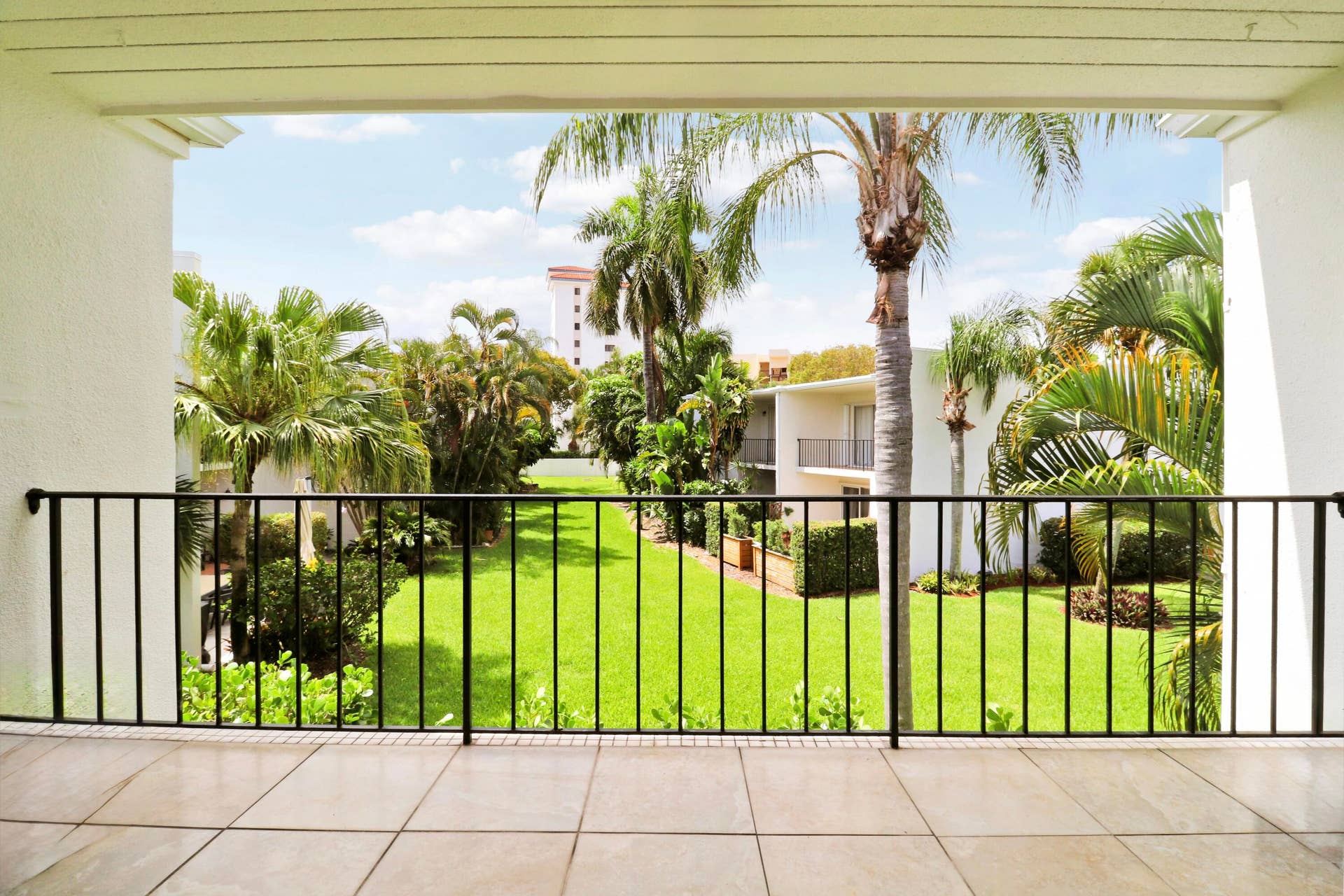384 Golfview Road, #D, North Palm Beach, FL 33408 Expansive Garden Views