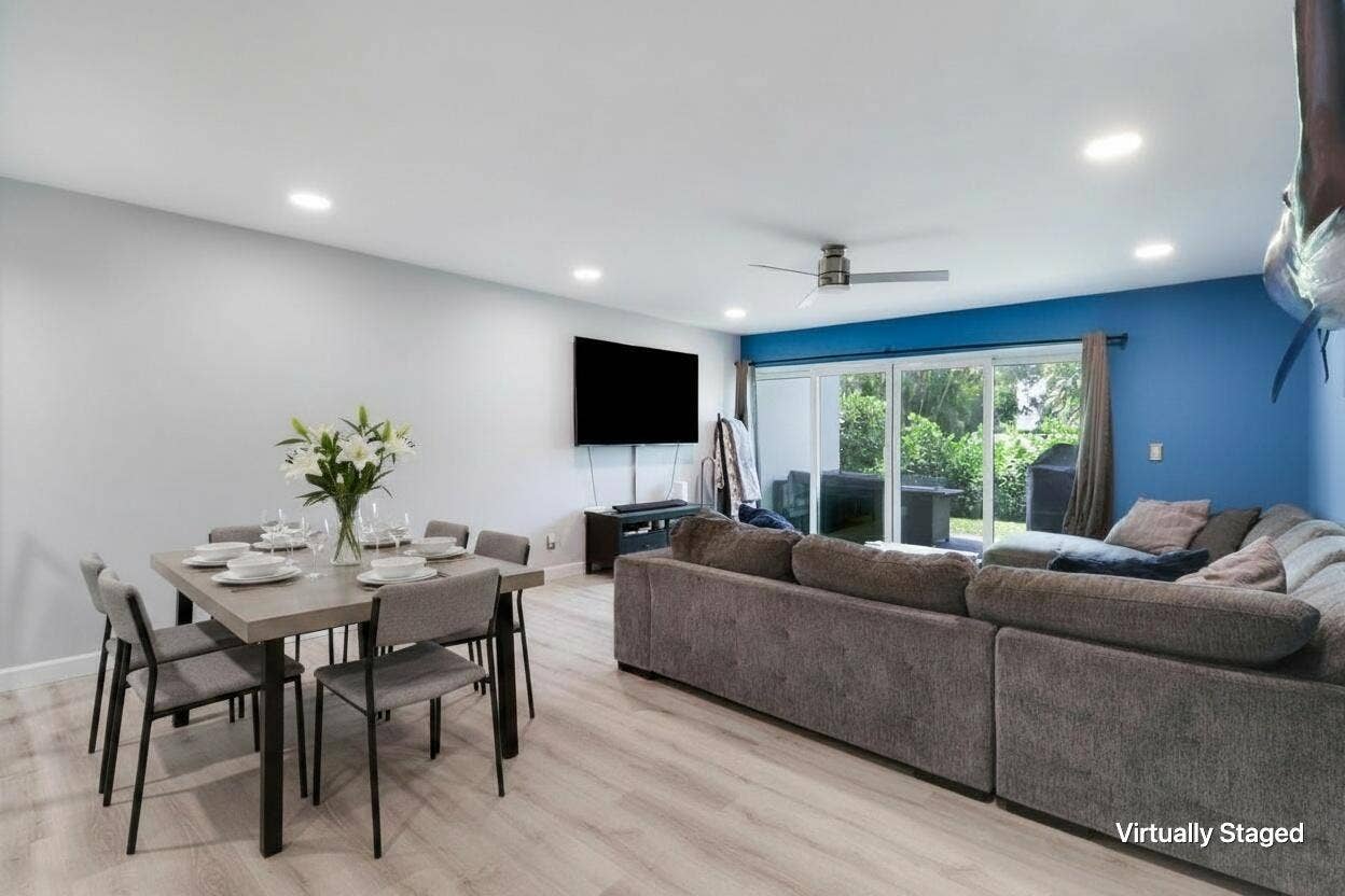 384 Golfview Road, #D, North Palm Beach, FL 33408 Living and Dining Room