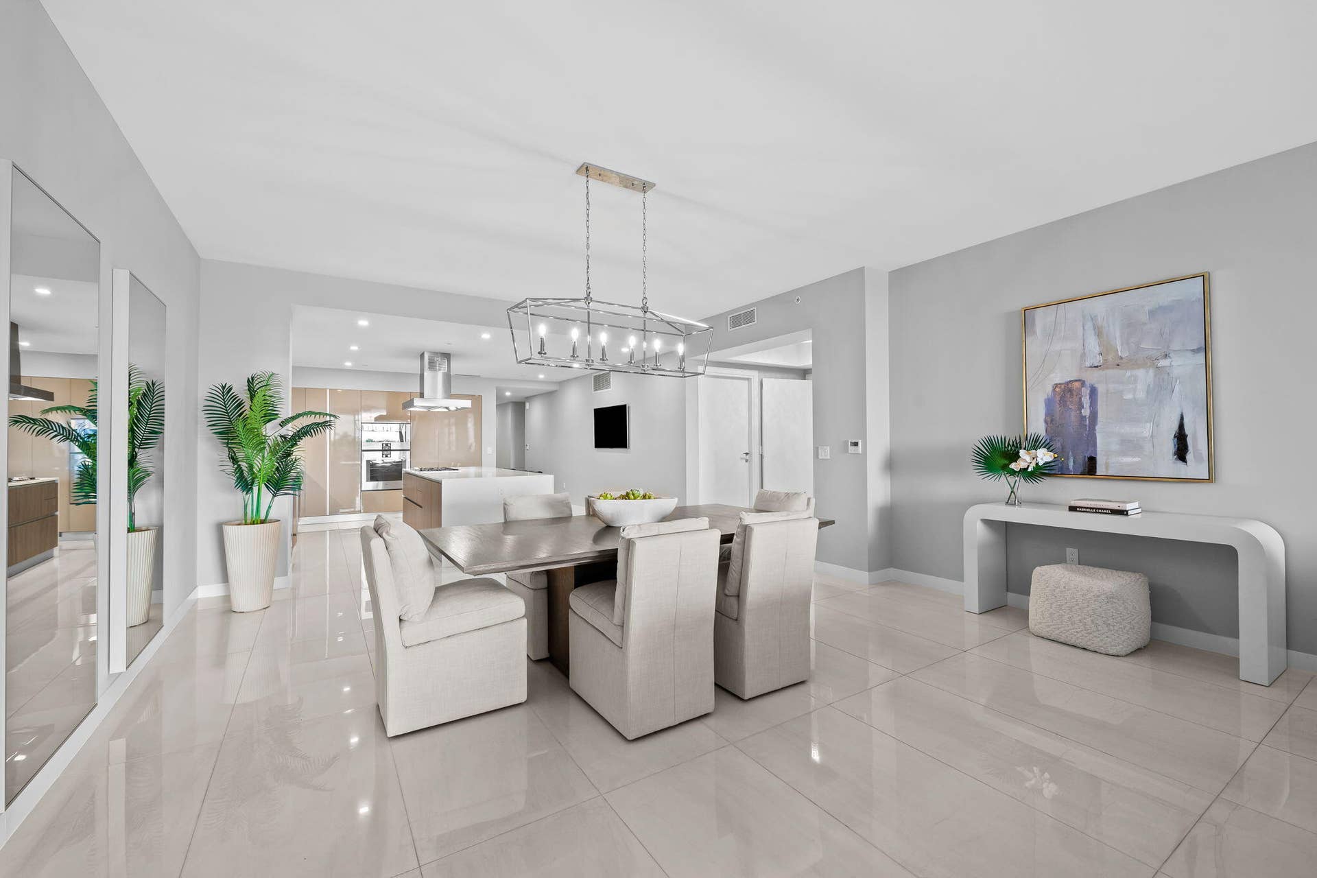 435 Bayshore Drive, #302, Fort Lauderdale, FL 33304 Living area
