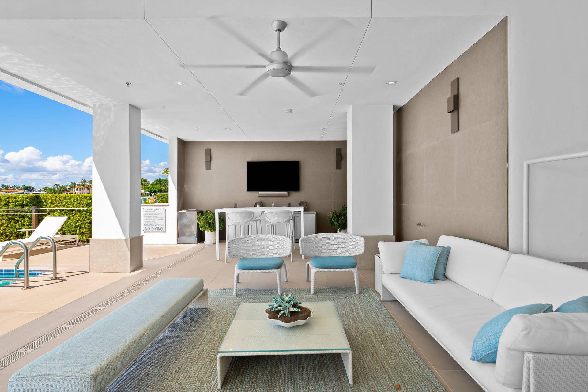 435 Bayshore Drive, #302, Fort Lauderdale, FL 33304 Intracoastal Poolside lounge