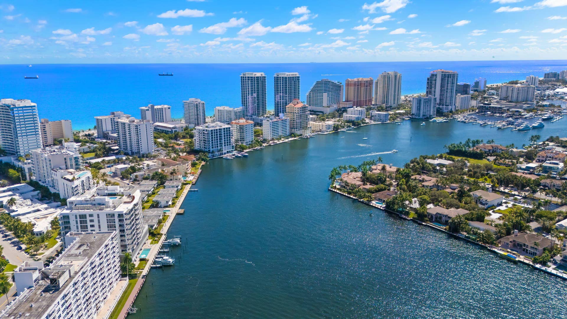 435 Bayshore Drive, #302, Fort Lauderdale, FL 33304 Located at the Widest part of the Intracoastal and Middle River across from $30-40M homes. Steps away to the beach.