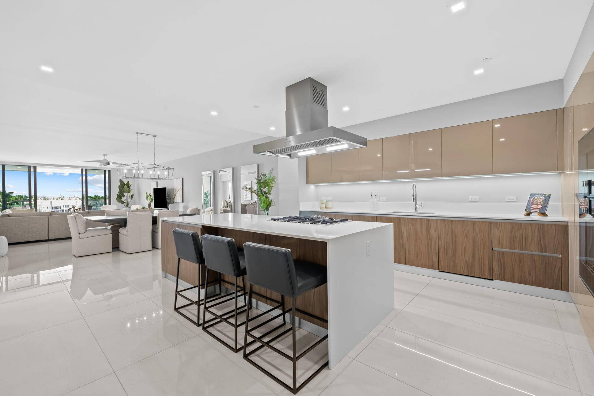 435 Bayshore Drive, #302, Fort Lauderdale, FL 33304 Gas cooktop, Scavolini cabinets, Gaggenau appliances, built-in beverage cooler