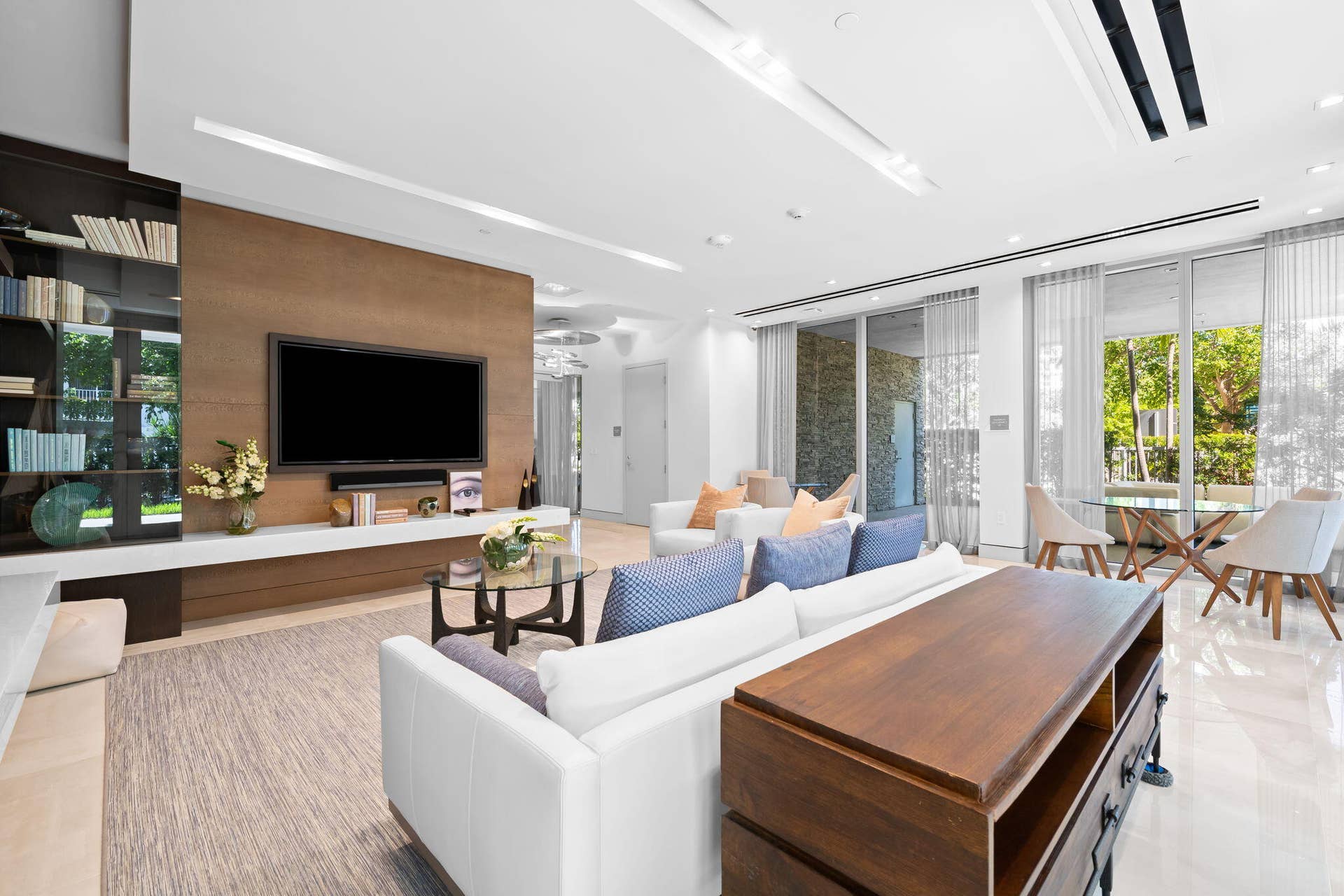 435 Bayshore Drive, #302, Fort Lauderdale, FL 33304 Steven G design Club room
