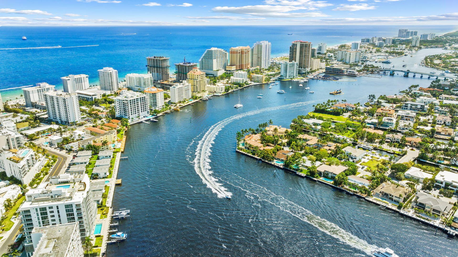 435 Bayshore Drive, #302, Fort Lauderdale, FL 33304 Located on the widest part of the Intracoastal across from $30-40M homes, steps away to the Beach.