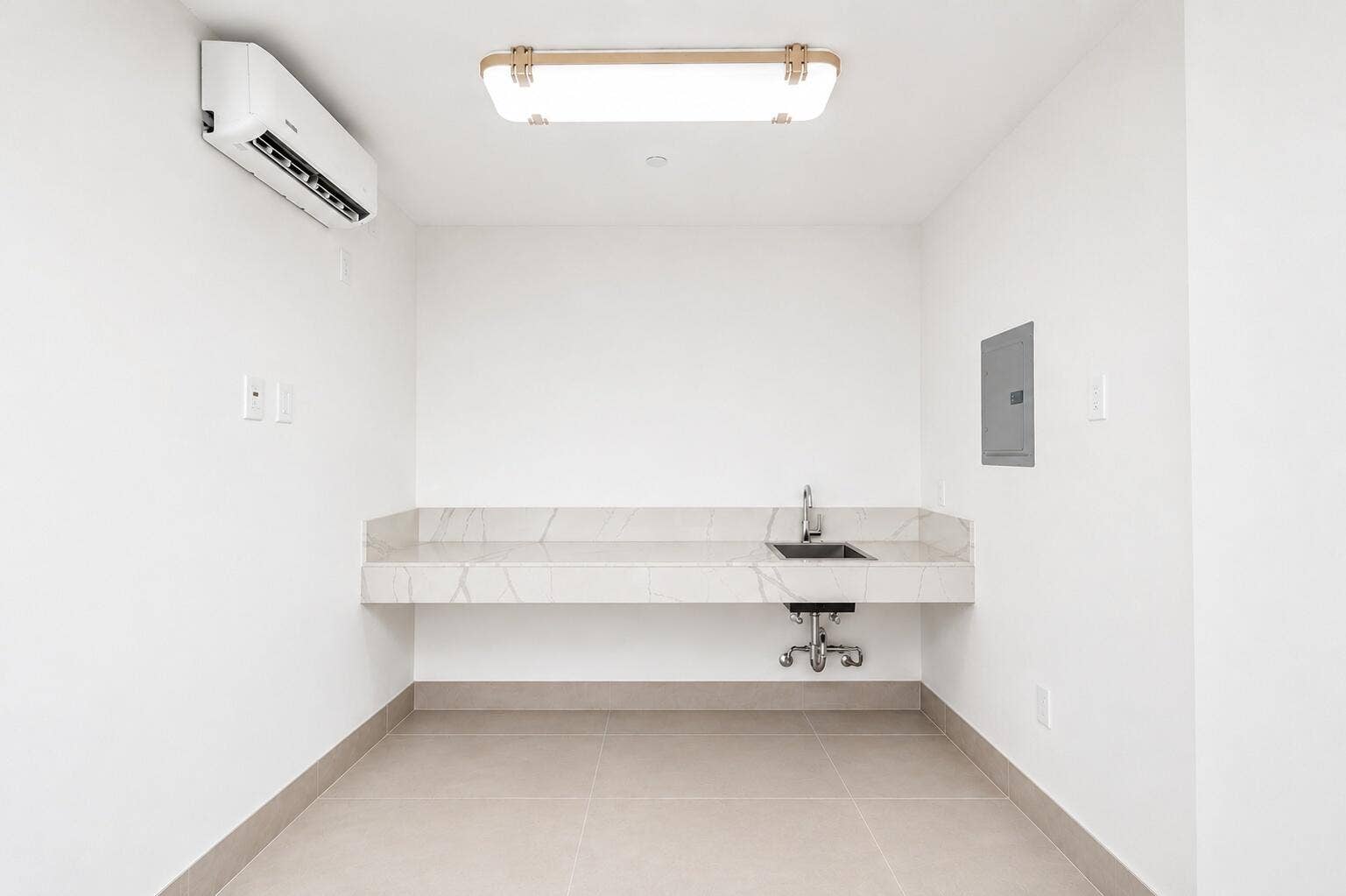 435 Bayshore Drive, #302, Fort Lauderdale, FL 33304 Private air-conditioned Intracoastal Poolside Cabana