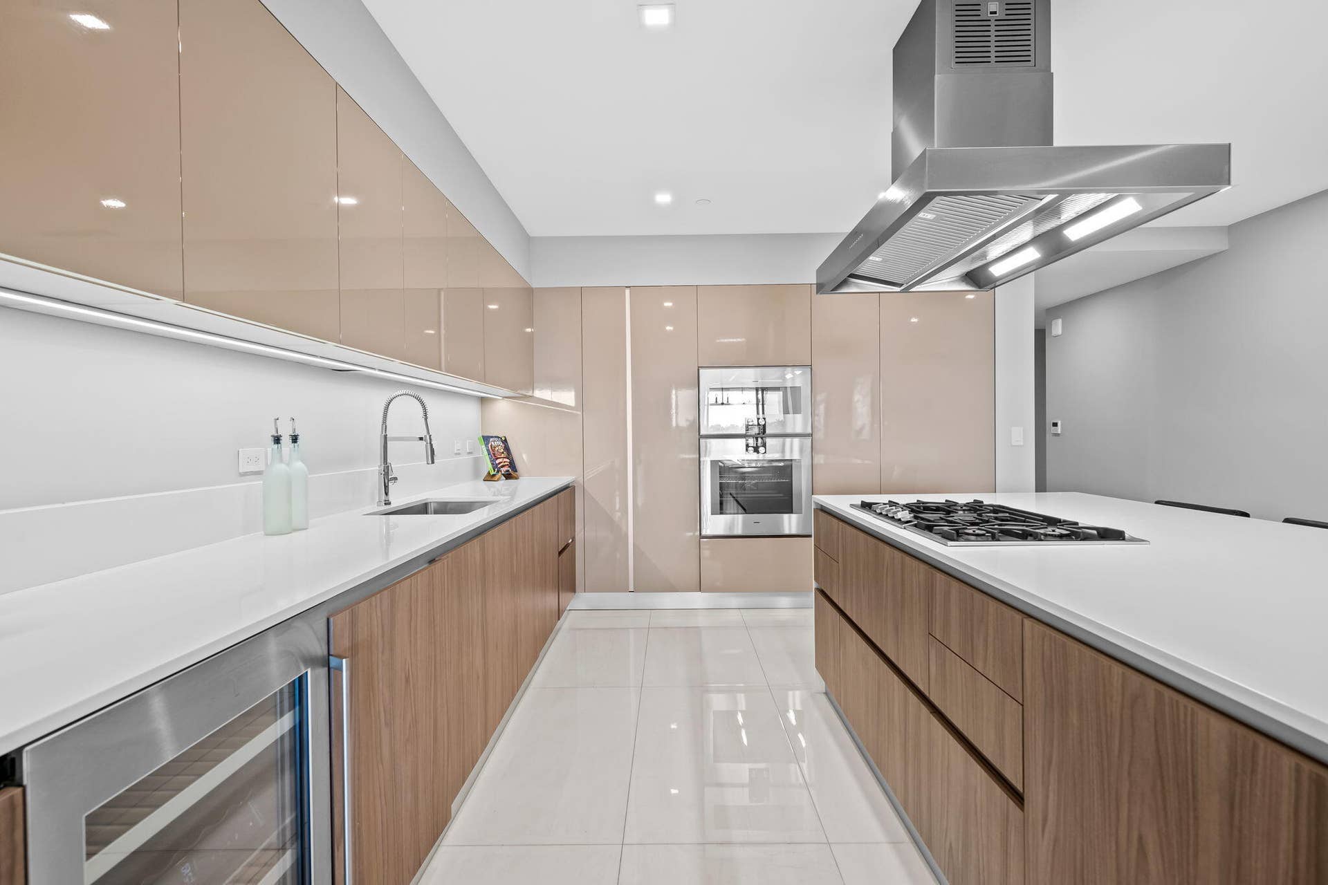 435 Bayshore Drive, #302, Fort Lauderdale, FL 33304 Gas cooktop, Scavolini cabinets, Gaggenau appliances, built-in beverage cooler.