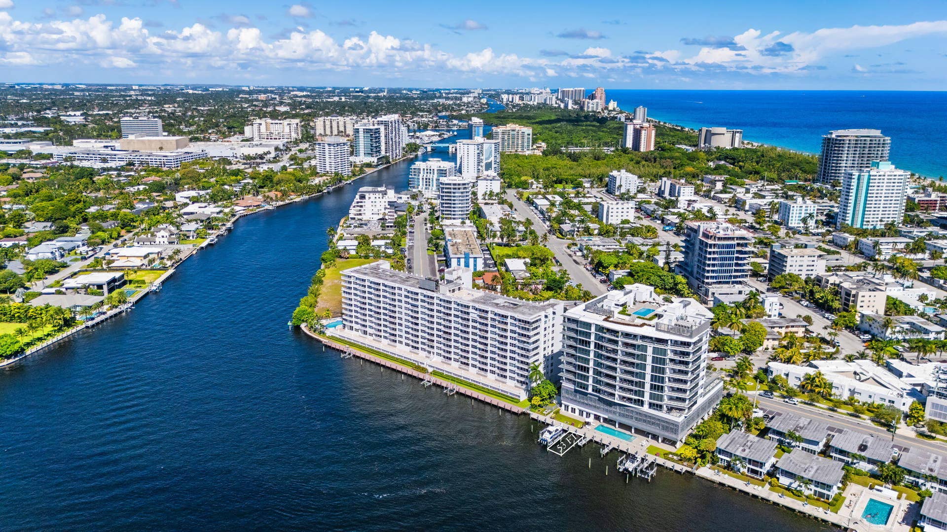 435 Bayshore Drive, #302, Fort Lauderdale, FL 33304 Located on the widest part of the Intracoastal across from $30-40M homes, steps away to the Beach.
Public