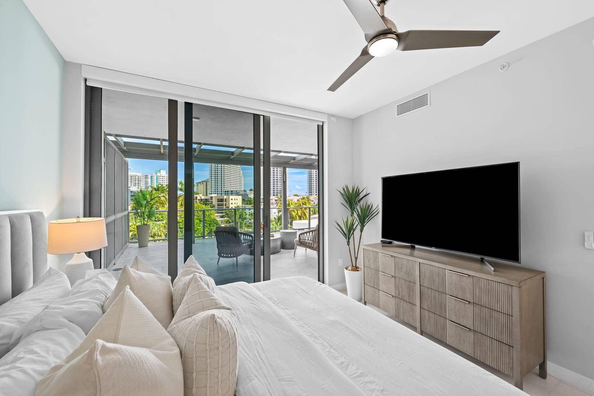 435 Bayshore Drive, #302, Fort Lauderdale, FL 33304 En-suite Guest Bedroom 2 with access to the 555sf. East terrace